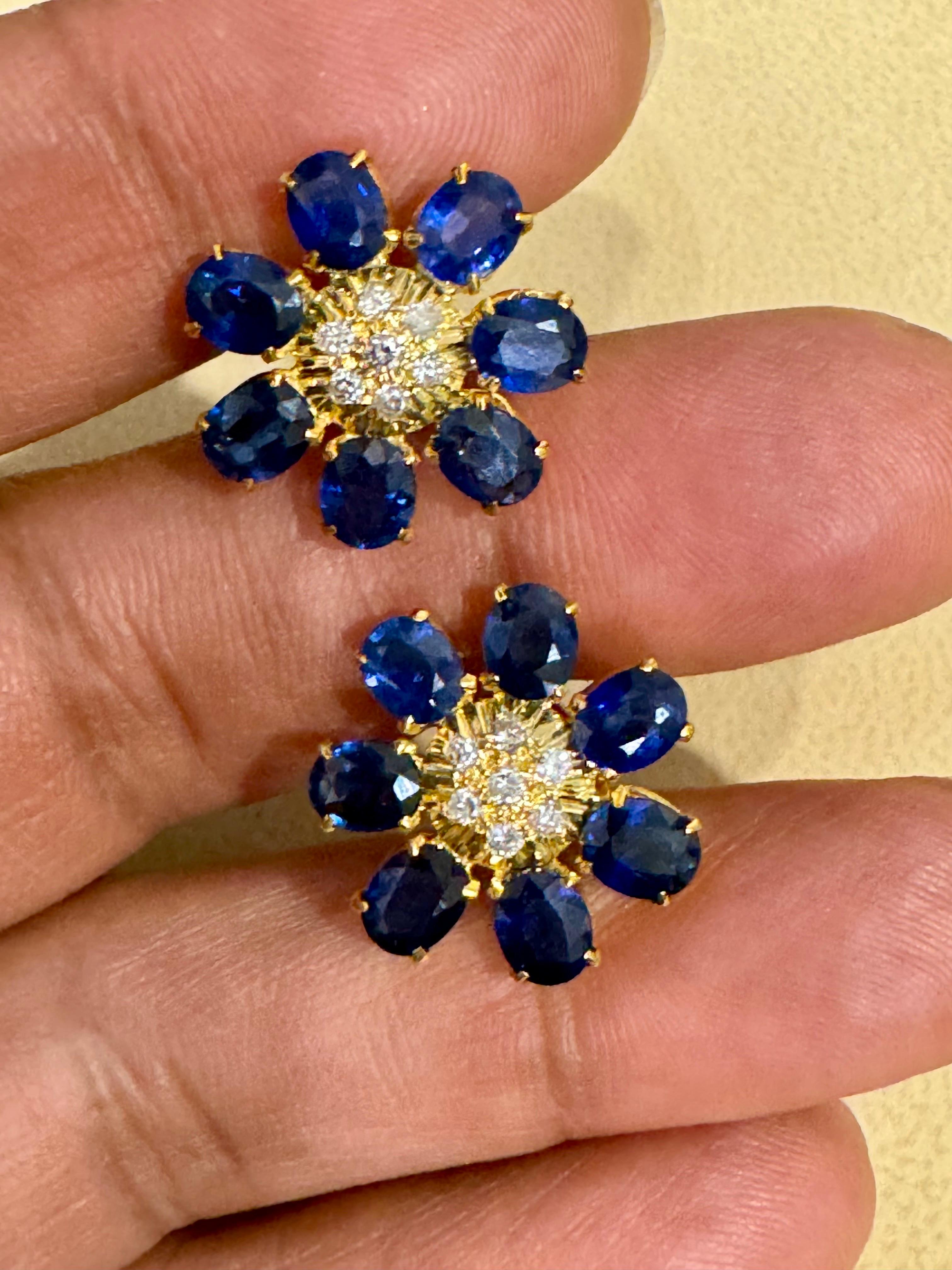 7 Petals Natural Sapphire and Diamonds Flower Post Earrings 18 Karat Yellow Gold For Sale 8