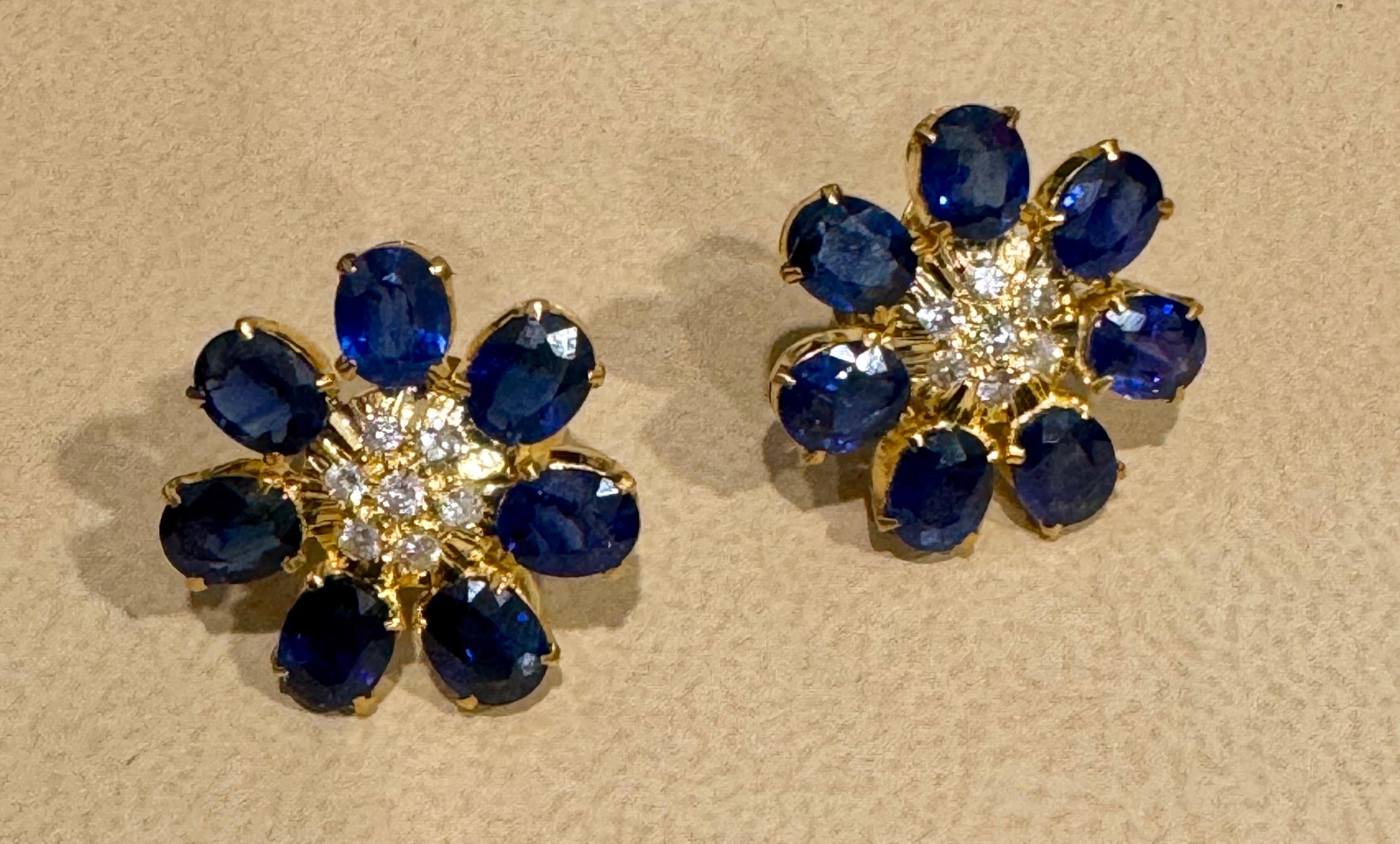 Oval Cut 7 Petals Natural Sapphire and Diamonds Flower Post Earrings 18 Karat Yellow Gold For Sale