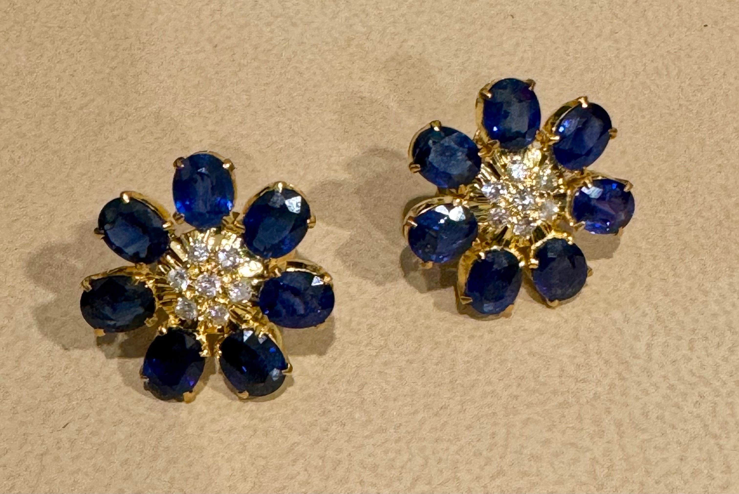 7 Petals Natural Sapphire and Diamonds Flower Post Earrings 18 Karat Yellow Gold For Sale 3