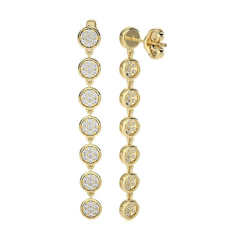Panoramica:
Gli orecchini lunghi 7 pezzi rotondi della Collection'S Moonlight sono una coppia elegante realizzata in oro giallo 14K. Con un peso totale di 0,6 carati di diamanti, questi orecchini sono progettati per aggiungere un tocco di