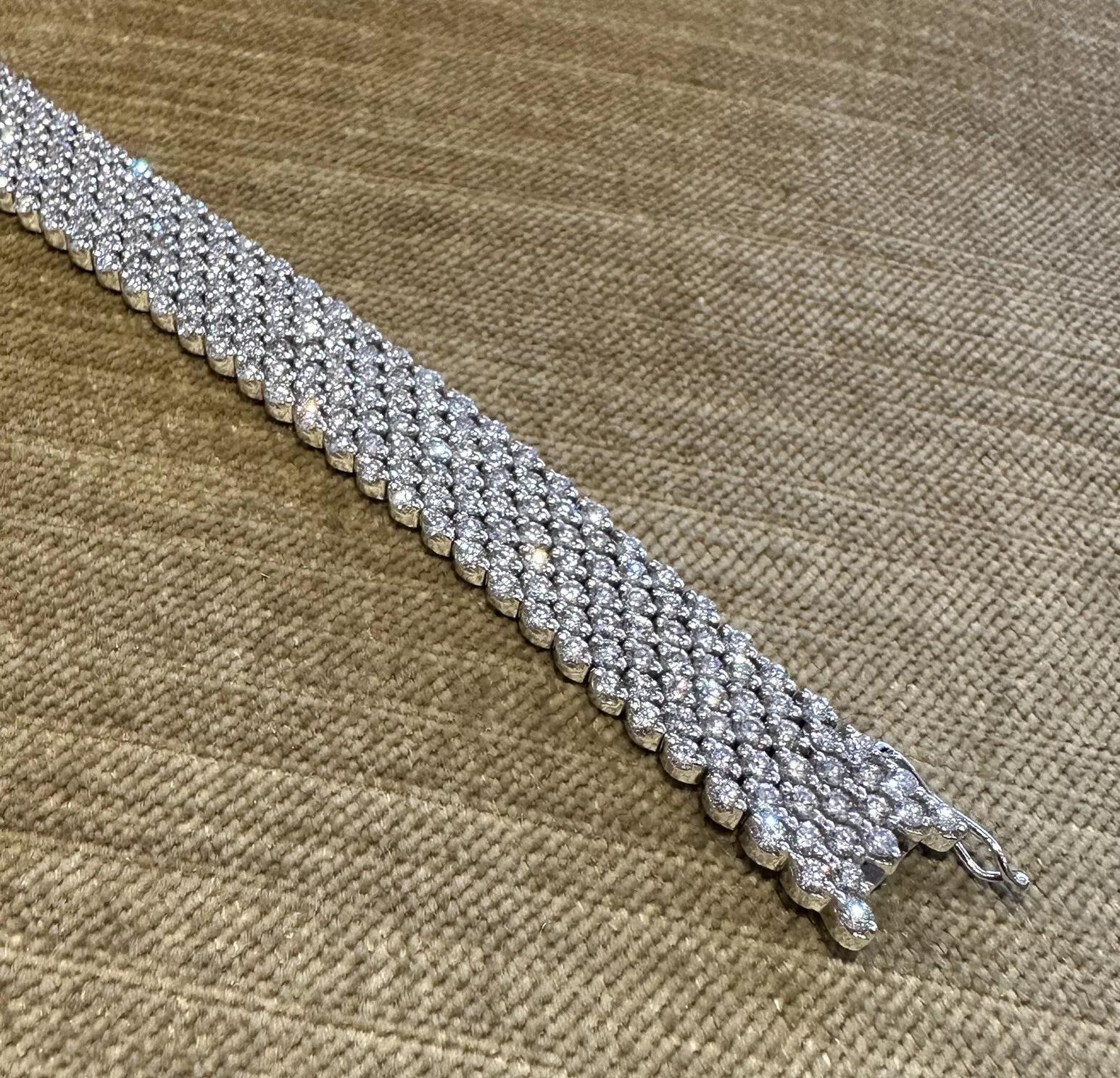 Taille ronde Bracelet de 7 rangées de diamants naturels de 10,50 carats au total en or blanc 18 carats en vente