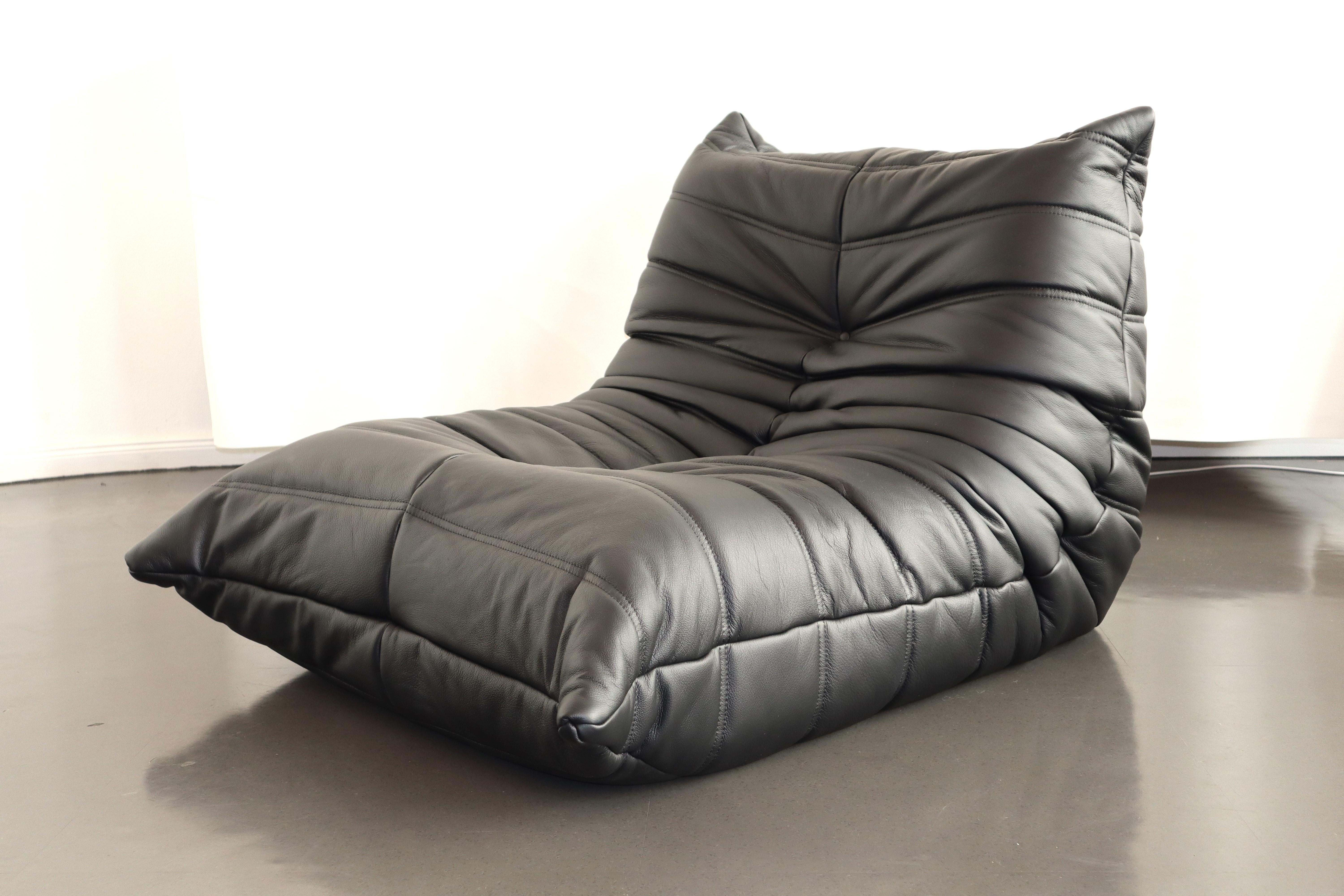 7-Seat 5-Piece Togo Sofa Set in Black Leather by Ducaroy for Ligne Roset, France For Sale 1