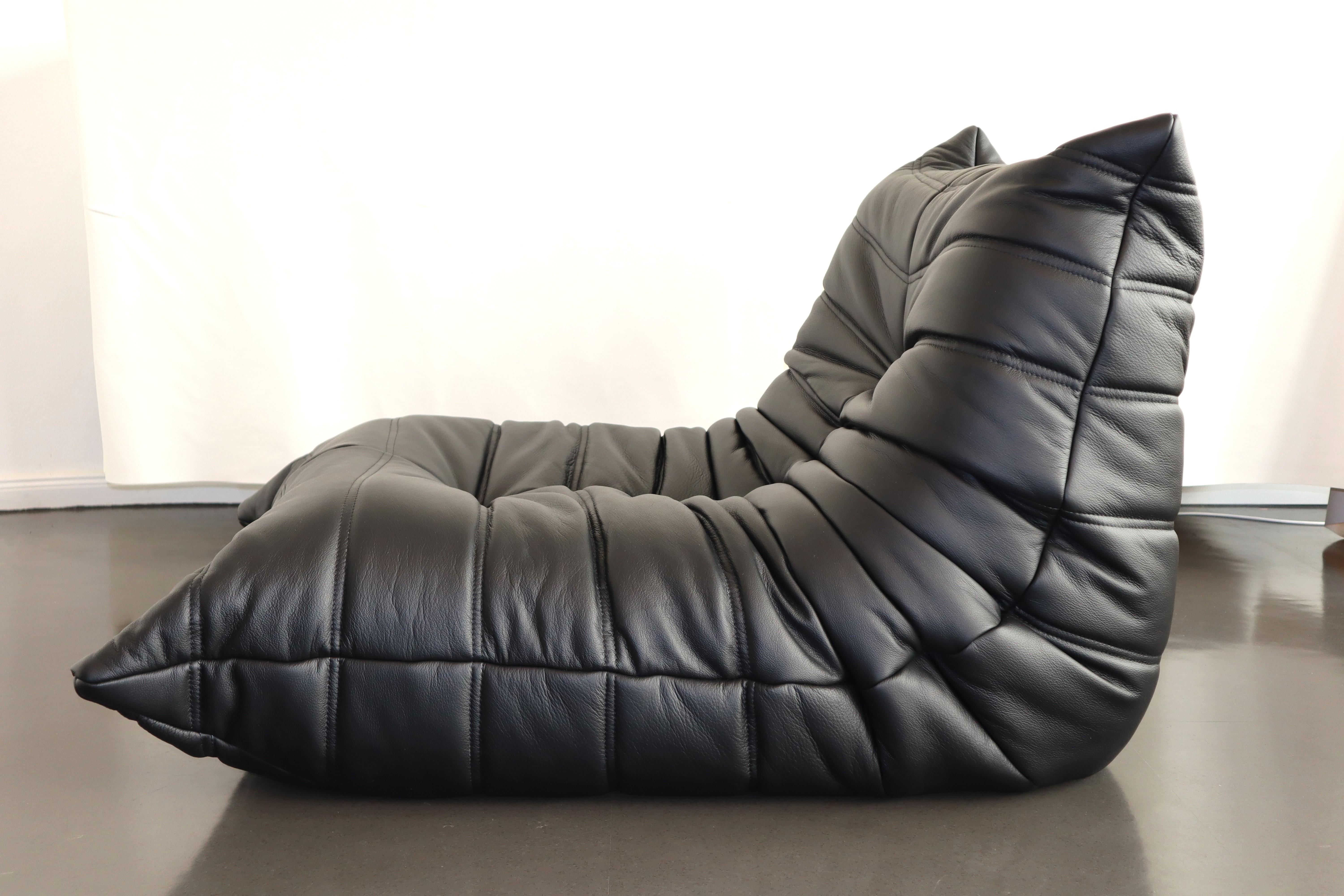 7-Seat 5-Piece Togo Sofa Set in Black Leather by Ducaroy for Ligne Roset, France For Sale 2
