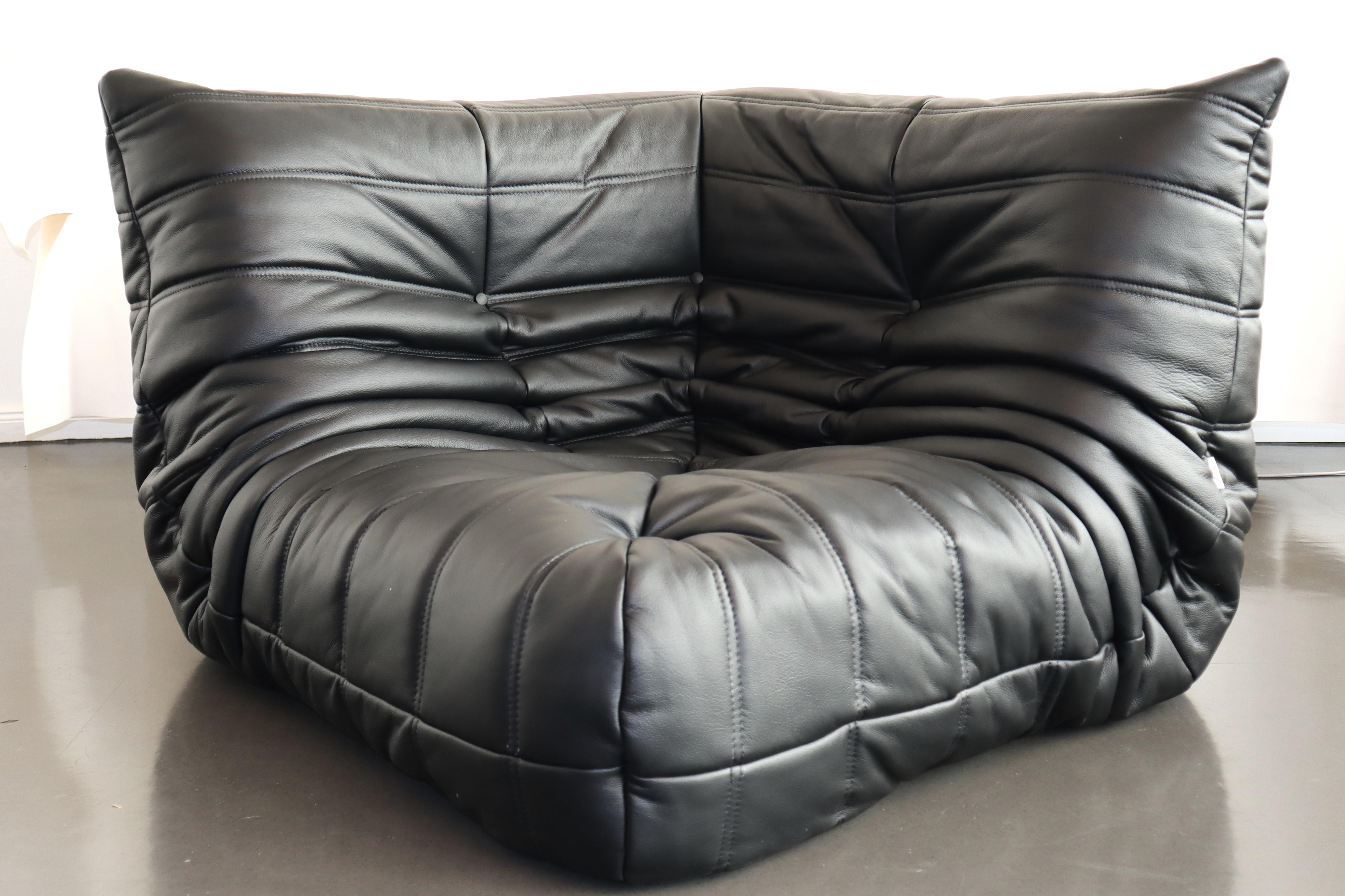 7-Seat 5-Piece Togo Sofa Set in Black Leather by Ducaroy for Ligne Roset, France For Sale 6