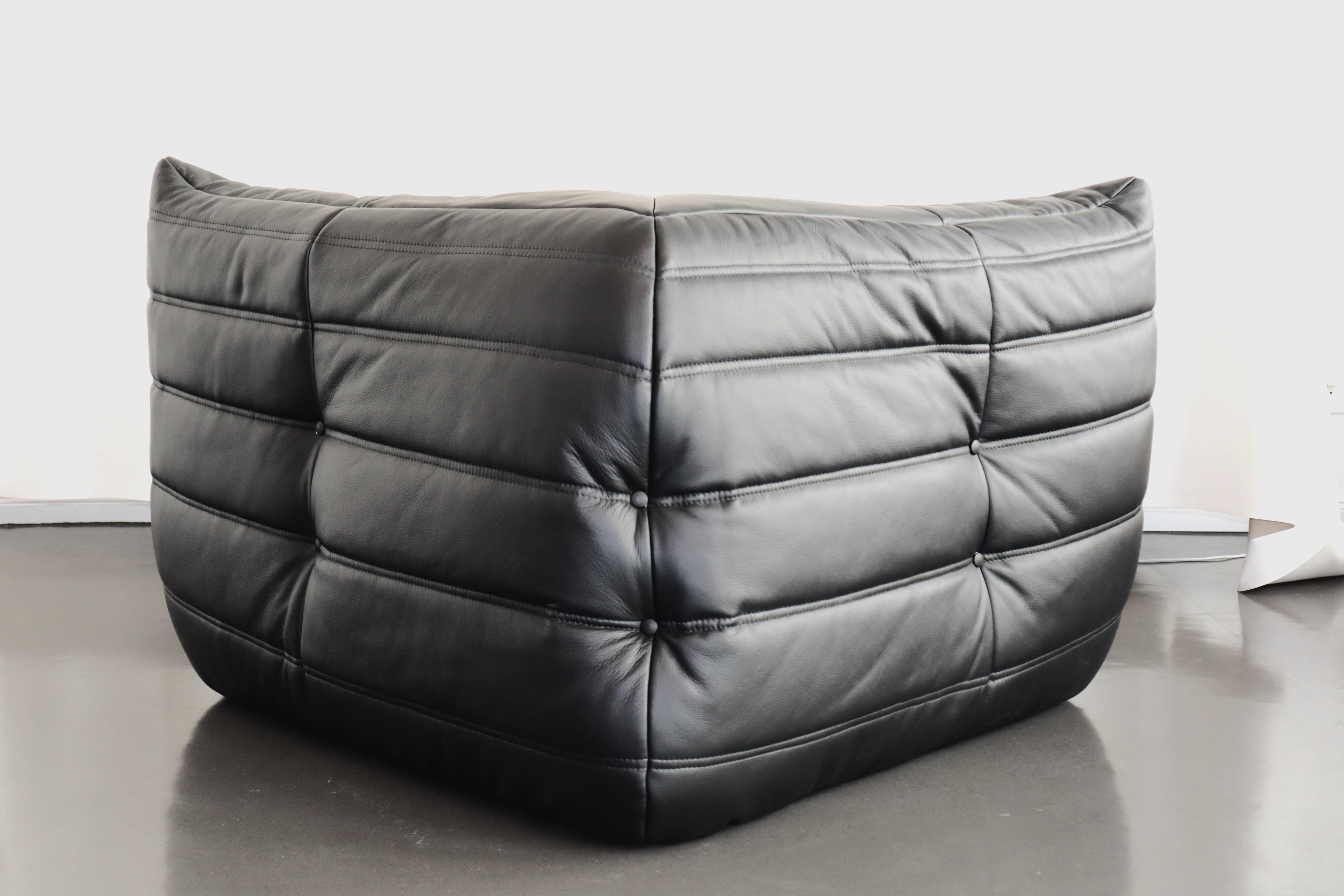 7-Seat 5-Piece Togo Sofa Set in Black Leather by Ducaroy for Ligne Roset, France For Sale 5