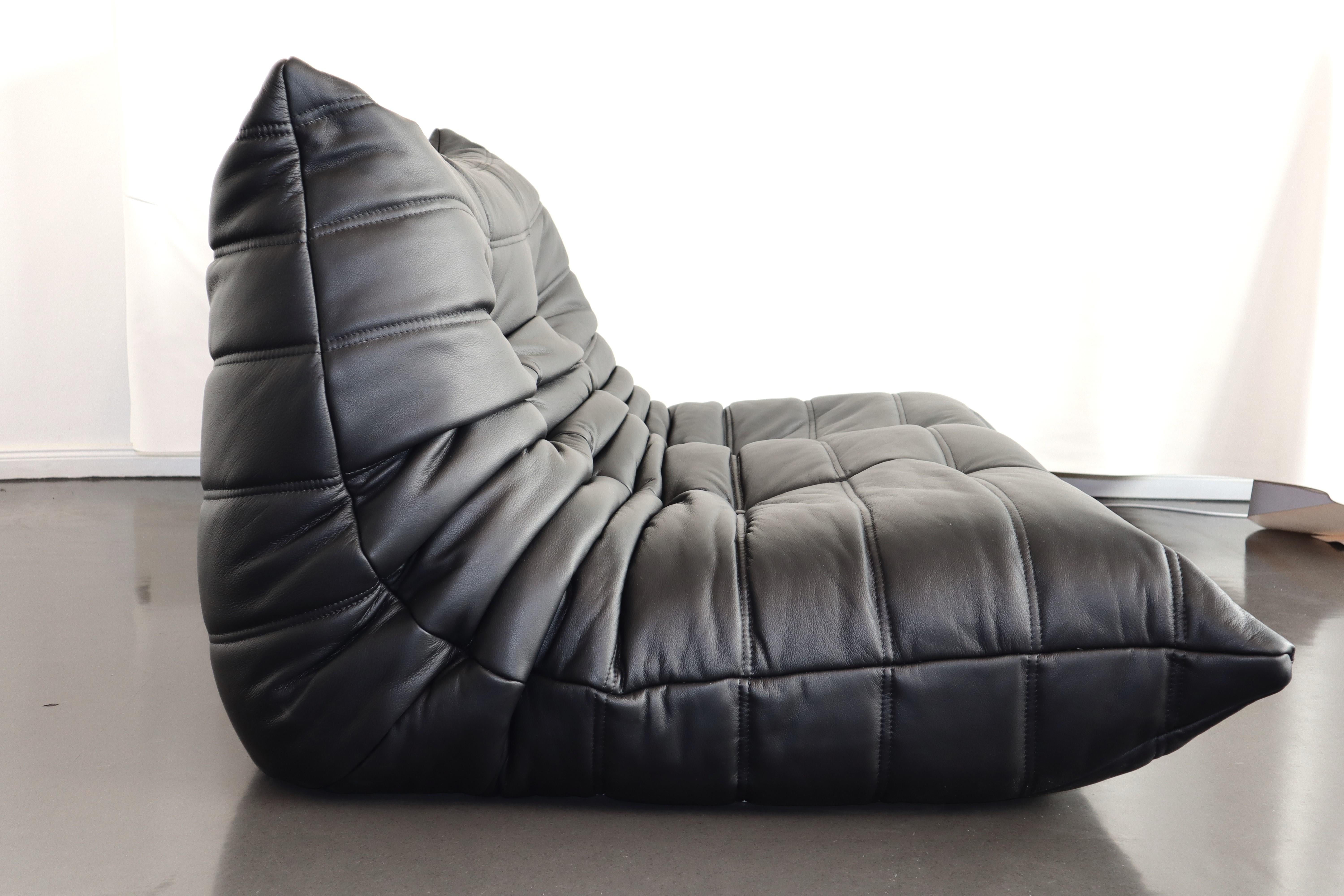 Organic Modern 7-Seat 5-Piece Togo Sofa Set in Black Leather by Ducaroy for Ligne Roset, France For Sale