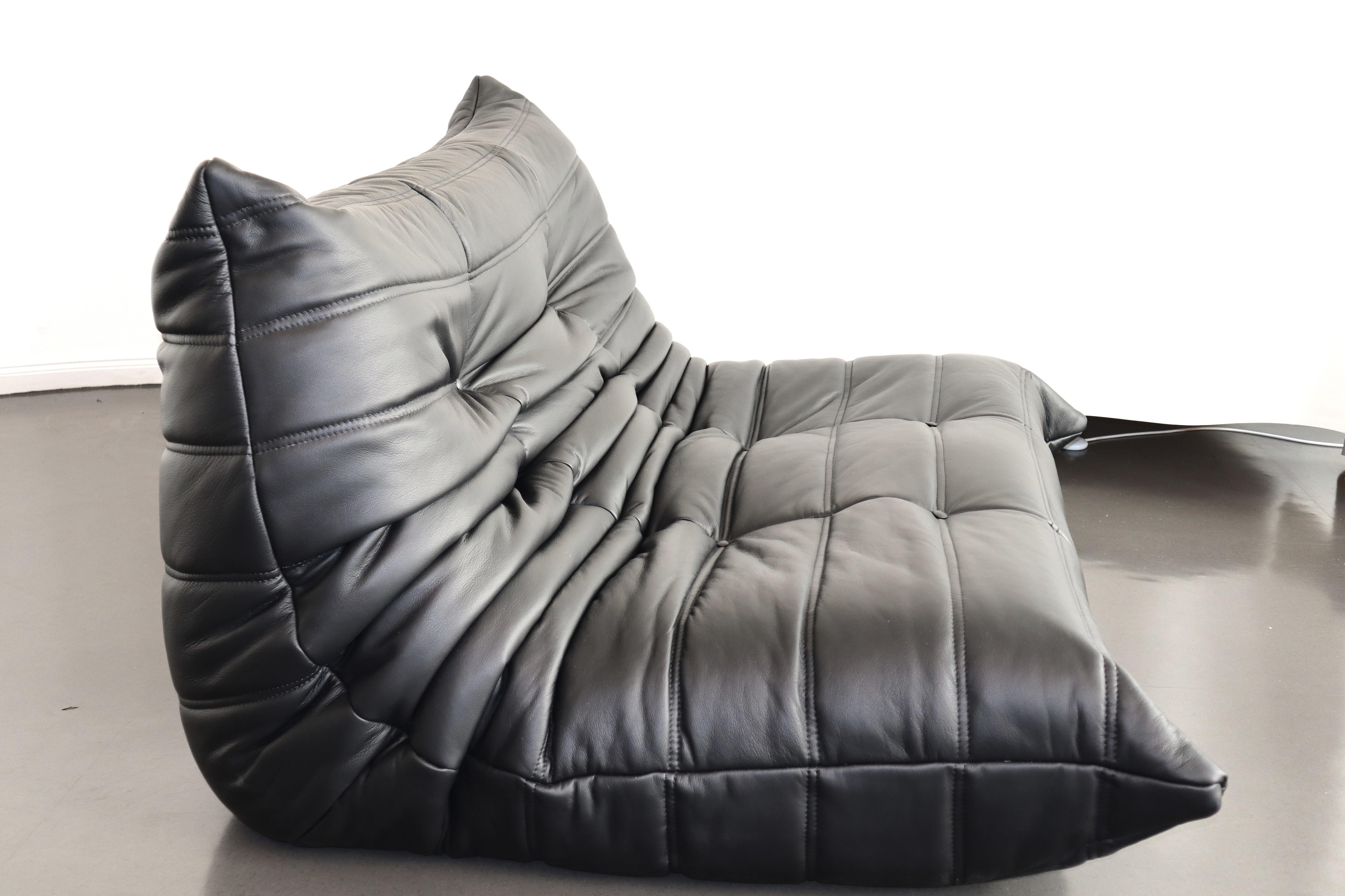 Français Ensemble de 5 canapés Togo de 7 places en cuir noir par Ducaroy pour Ligne Roset, France en vente