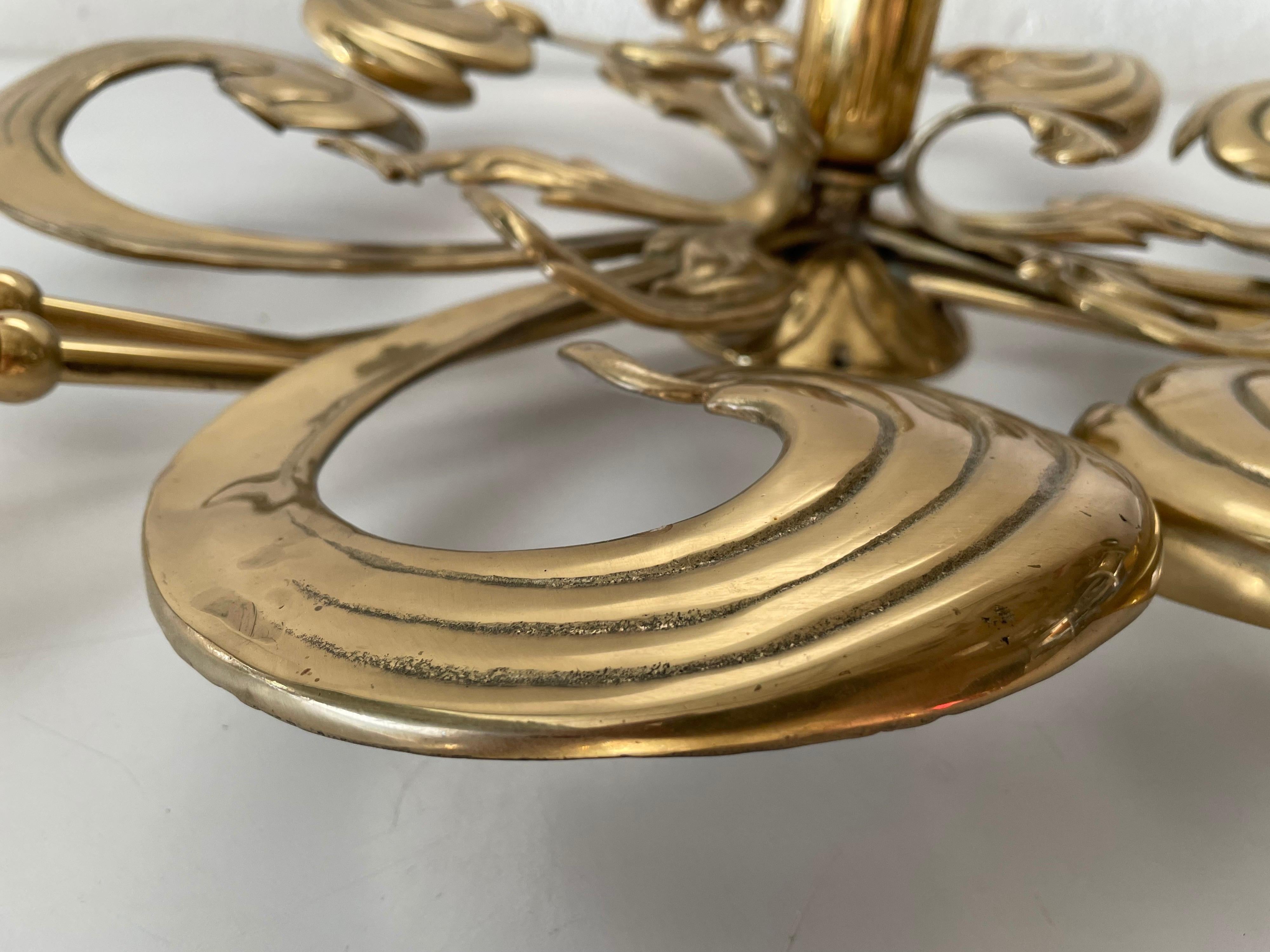 7 Socket Flower Shaped Full Brass XL Chandelier by Hans Möller, 1960s, Germany In Good Condition For Sale In Hagenbach, DE