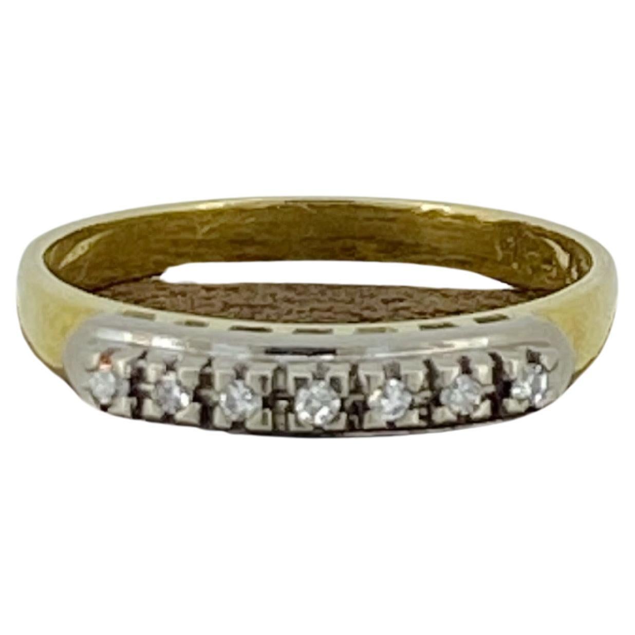 Handgefertigter 7-Stein-Diamantring im "Dearest"-Stil aus 18 Karat Gelbgold und Platin. im Angebot