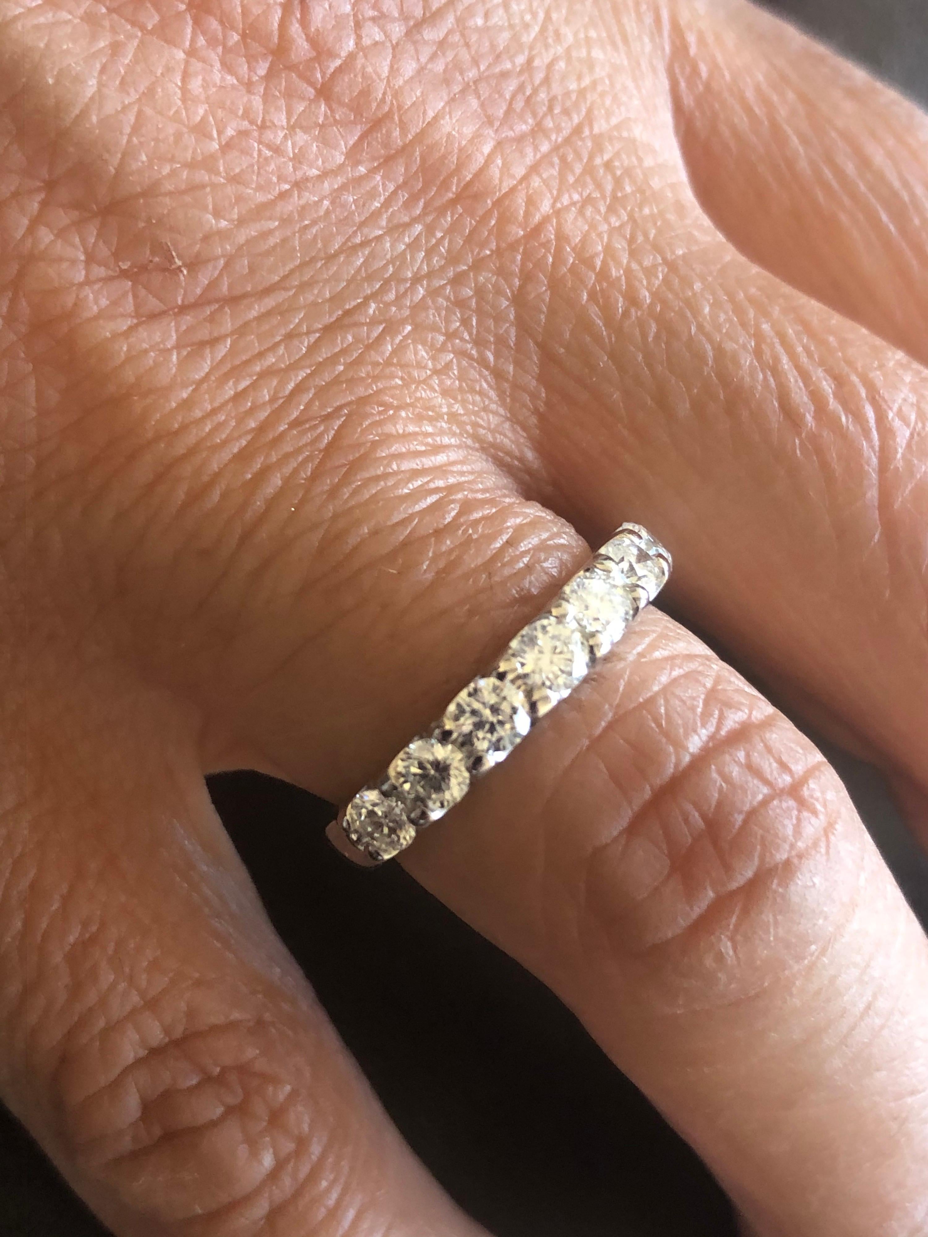 Modern 7-Stone Diamond Ring 14 Karat For Sale