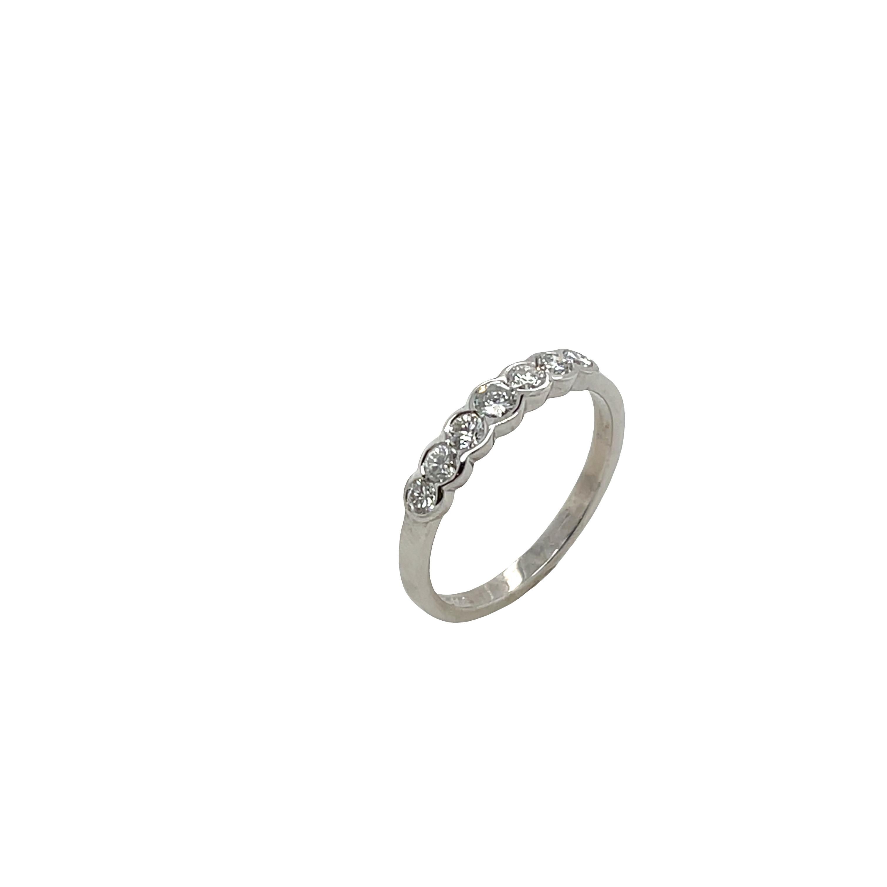 Anello con 7 pietre e diamanti incastonati con purezza H/SI da 0,50 ct in oro bianco 18 ct In condizioni ottime in vendita a London, GB