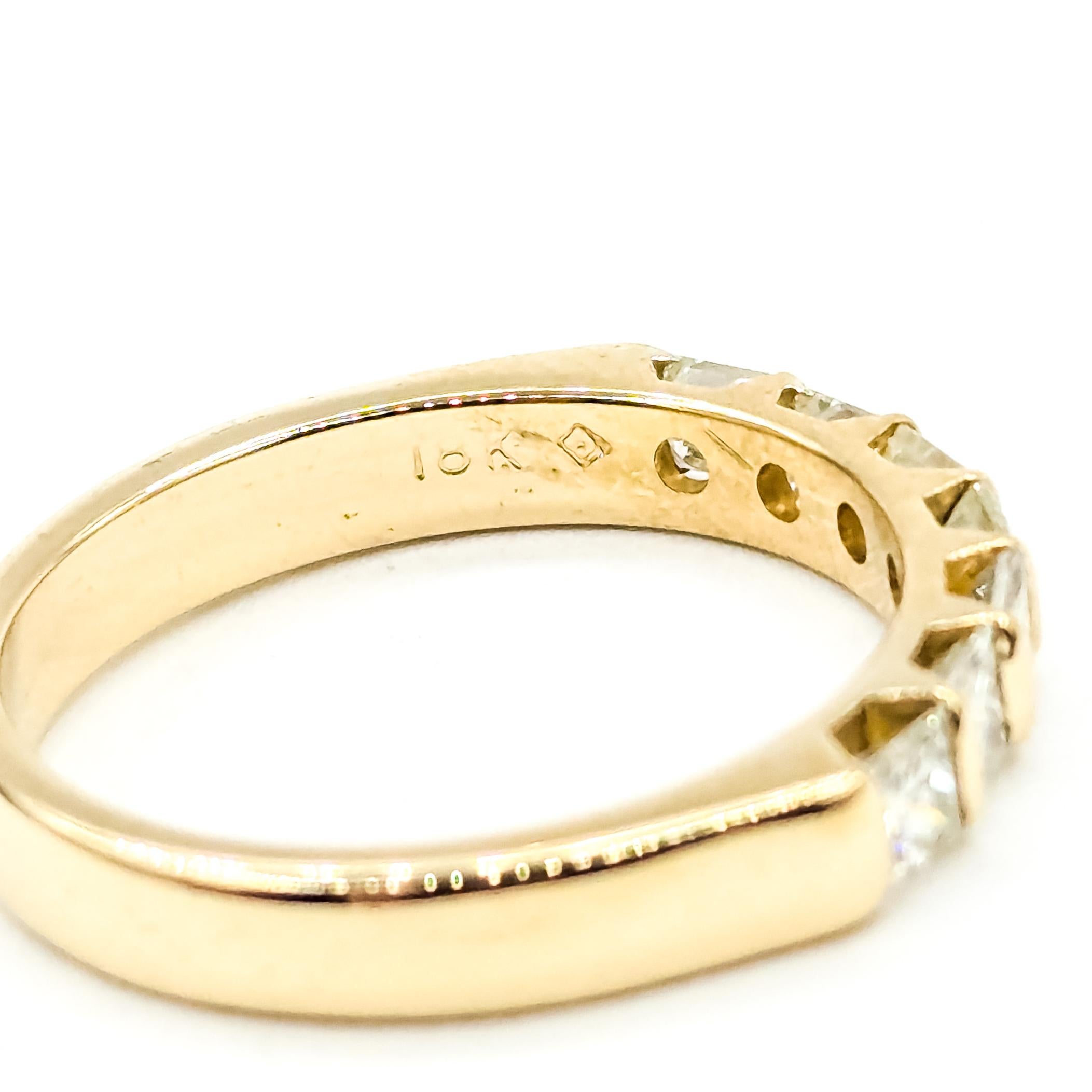 Anello nuziale con diamante a 7 pietre Princess in oro giallo 14k in vendita 4