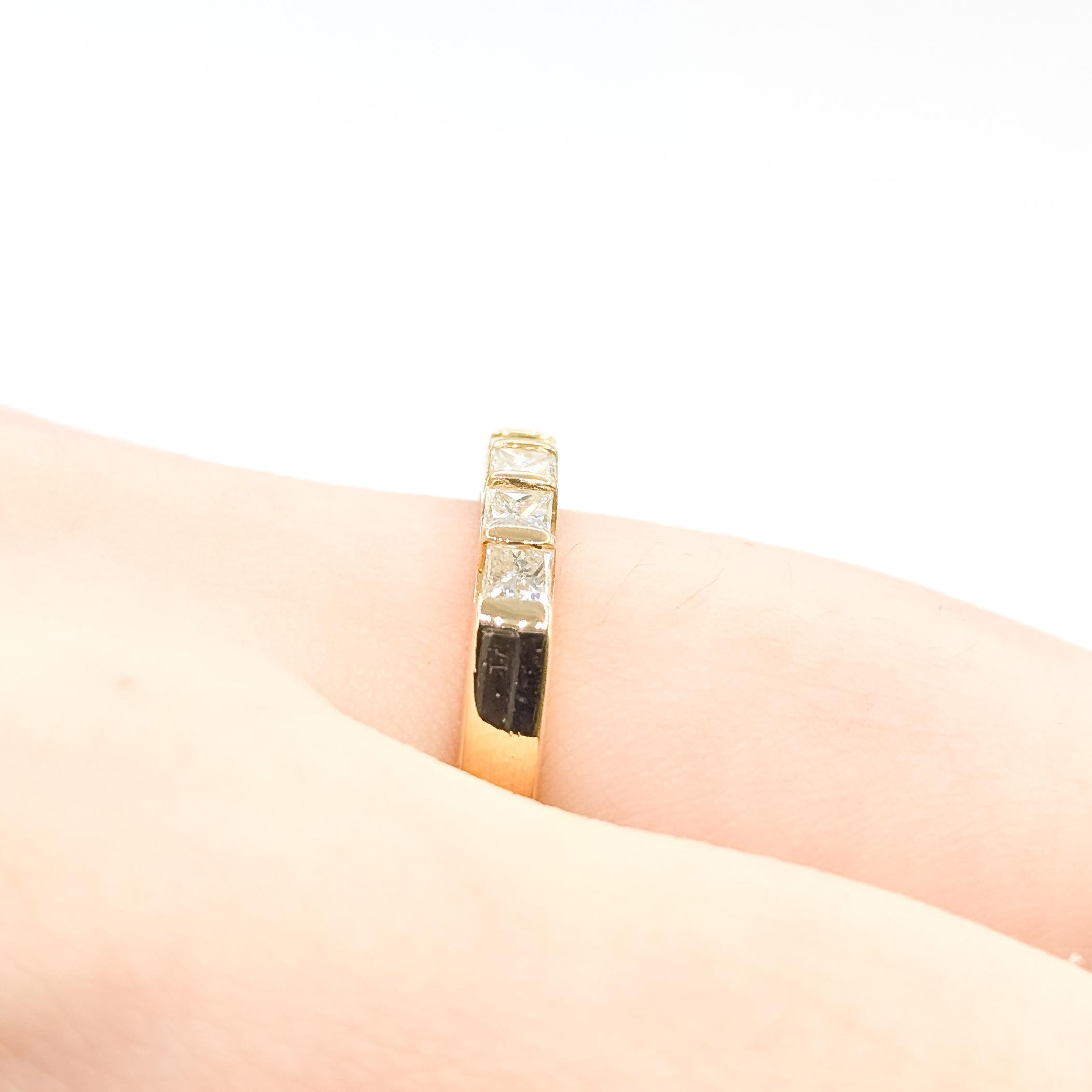 Taglio princess Anello nuziale con diamante a 7 pietre Princess in oro giallo 14k in vendita