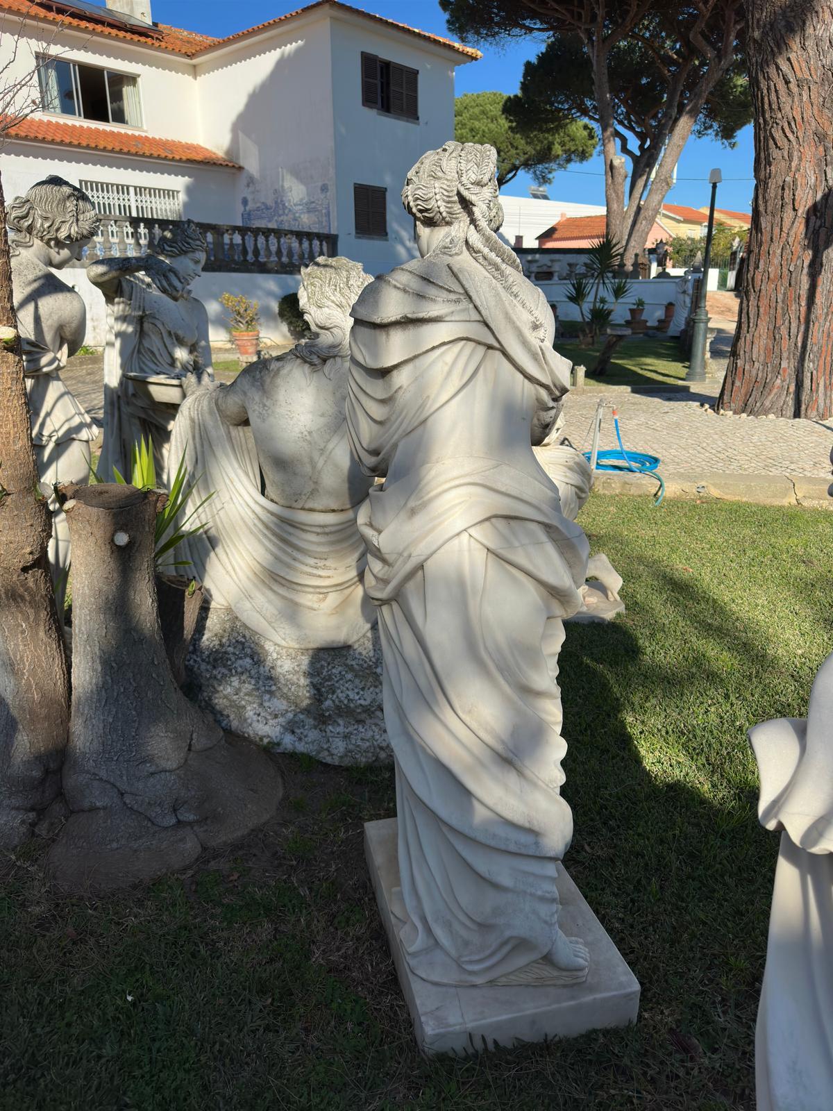 7 splendide sculture in marmo italiano che rappresentano i 