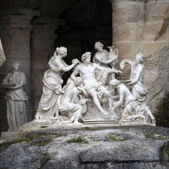 7 superbes sculptures en marbre italien représentant les "Bains d'Apollo"