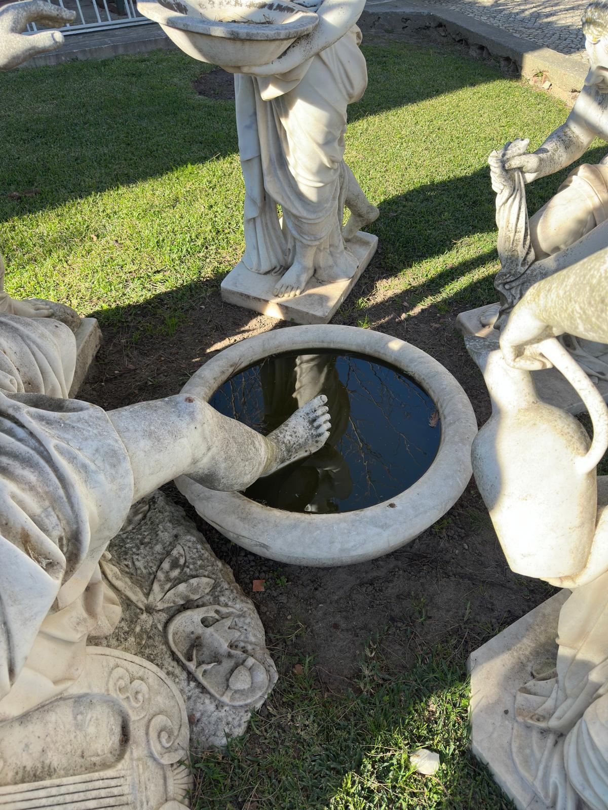 Intagliato a mano 7 splendide sculture in marmo italiano che rappresentano i 