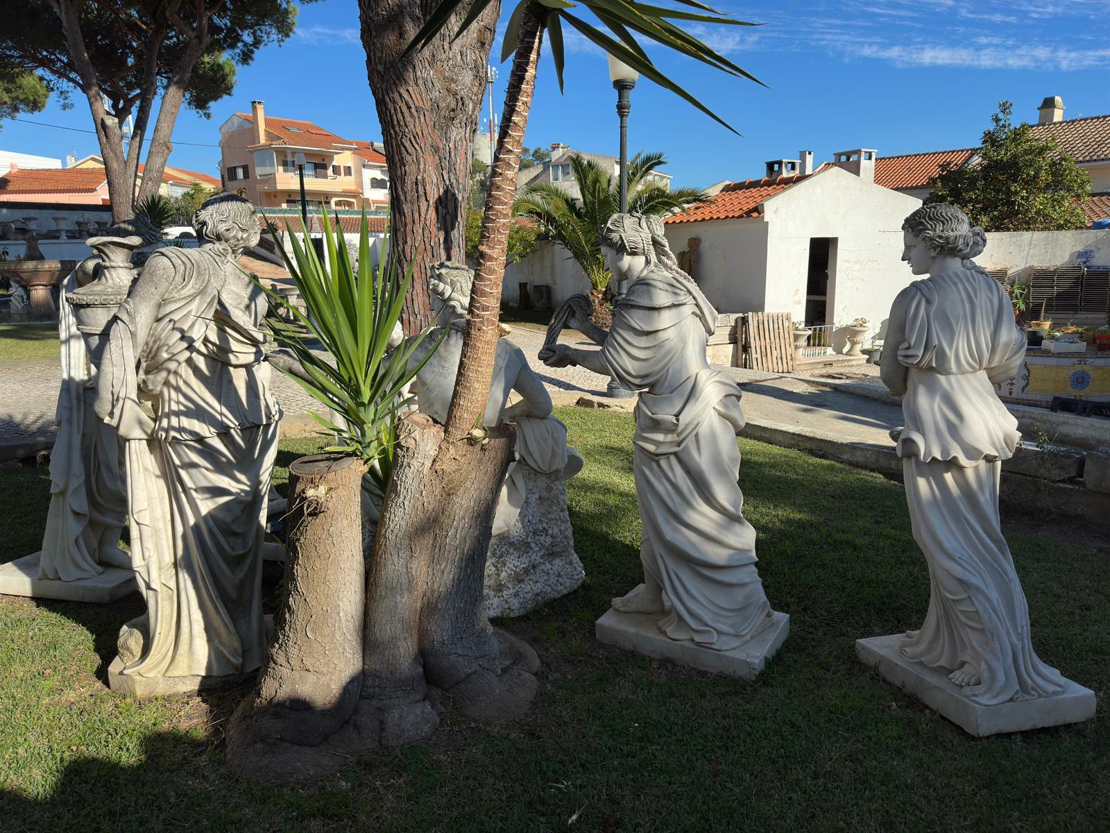 7 splendide sculture in marmo italiano che rappresentano i 