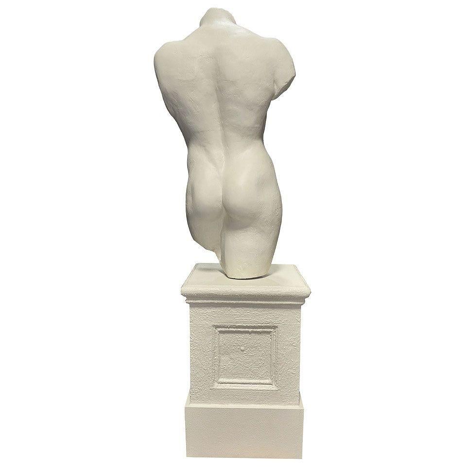 Buste d'homme de style Renaissance de 7 pieds de haut Sculpture en faux marbre sur Pedestal Excellent état - En vente à Van Nuys, CA