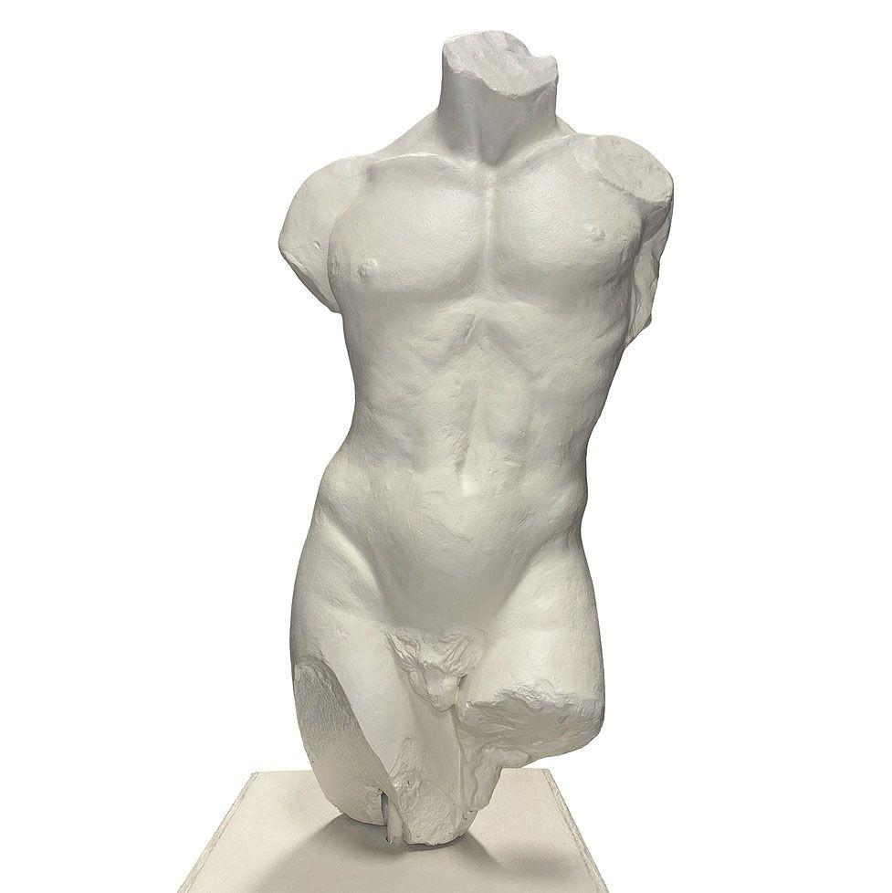 Résine Buste d'homme de style Renaissance de 7 pieds de haut Sculpture en faux marbre sur Pedestal en vente