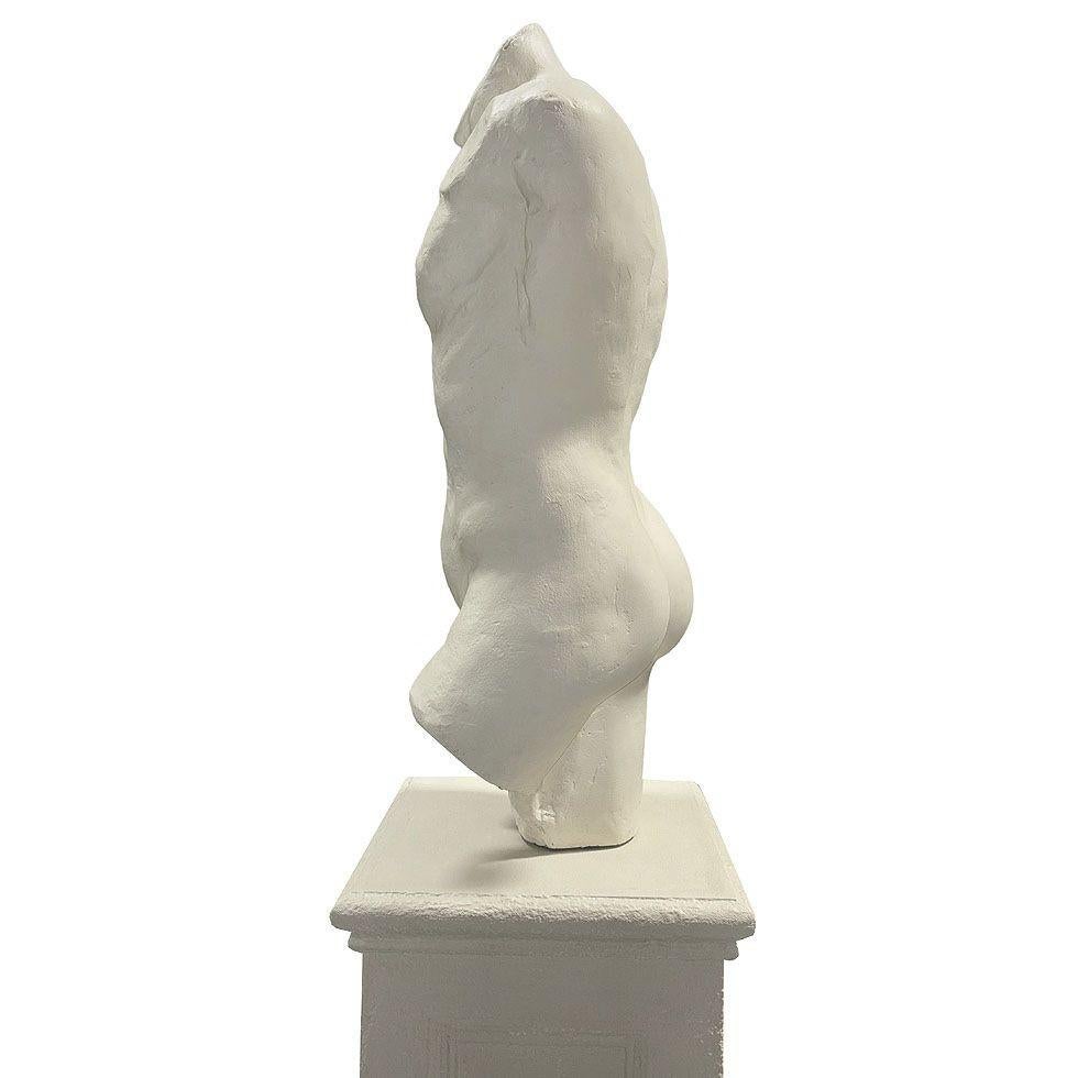 Buste d'homme de style Renaissance de 7 pieds de haut Sculpture en faux marbre sur Pedestal en vente 2