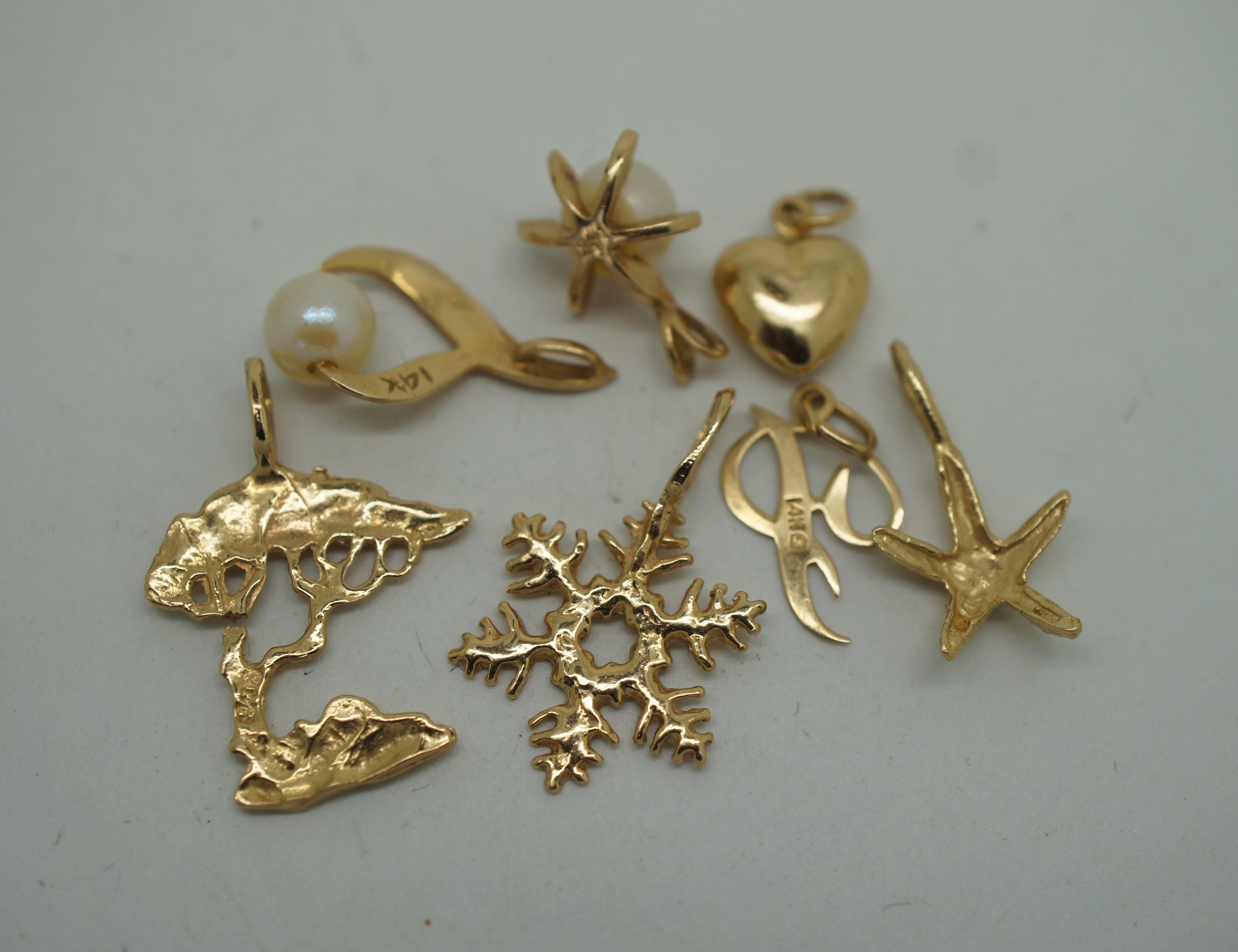 7 Vintage 14k Yellow Gold & Pearl Charms Snowflake Starfish Heart Tree 4.3g For Sale 5