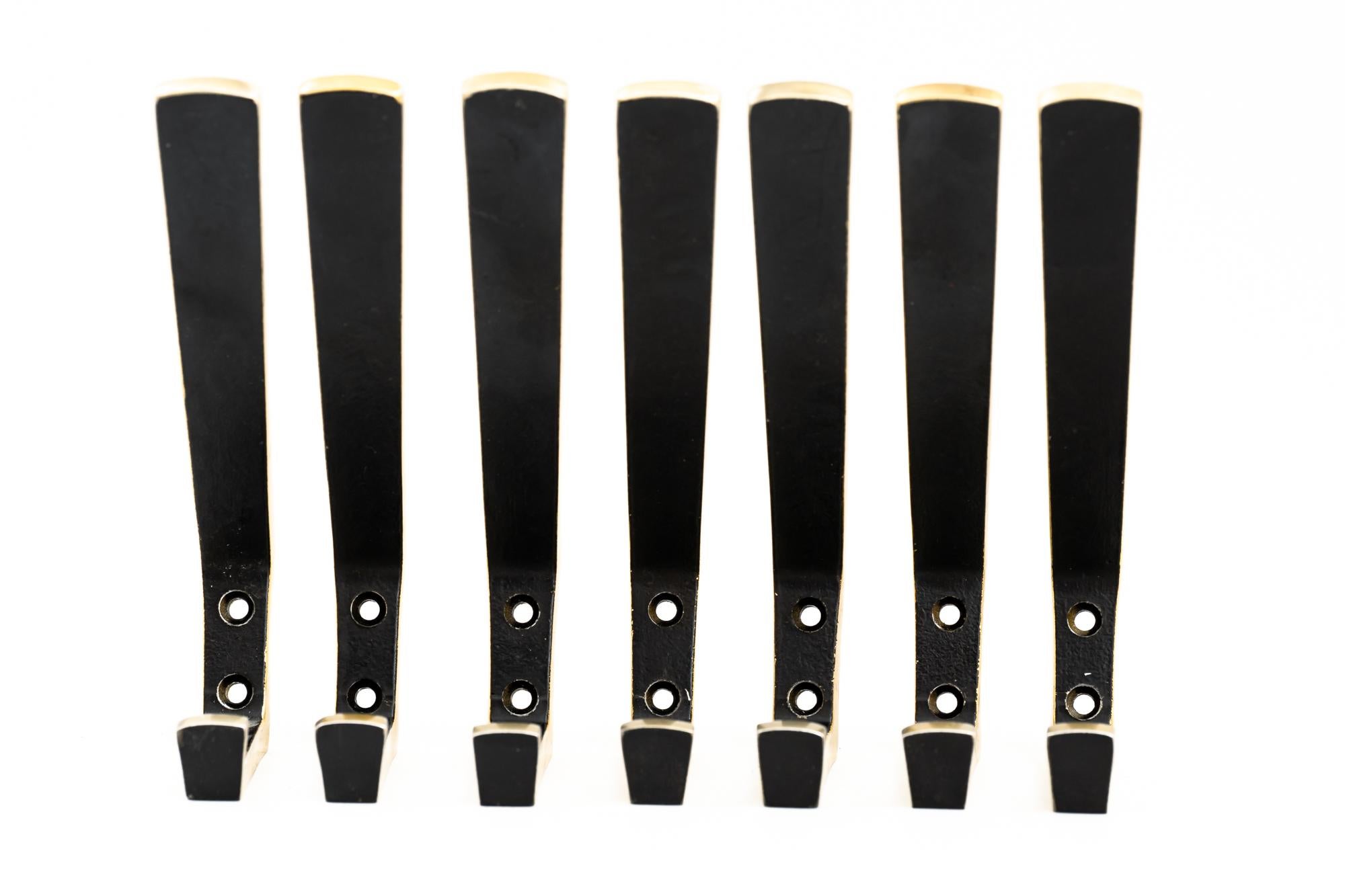 Mid-Century Modern 7 capuchons muraux en aluminium peints vintage, Vienne, vers les années 1960 en vente