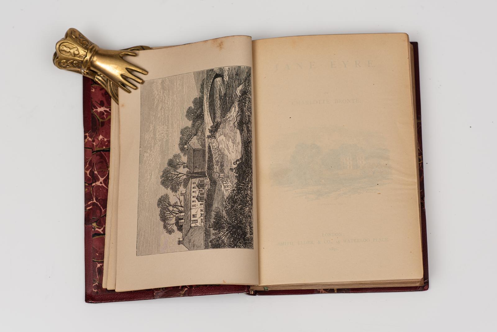 7 Vol. Currer Bell (Charlotte Bronte), Vida y obra de Charlotte Bronte y sus hermanas. Edición ilustrada. Frontispicio ilustrado. Empapelado jaspeado. 3/4 cuero rojo de Marruecos, tablas jaspeadas. Bordes superiores dorados. Paneles florales dorados