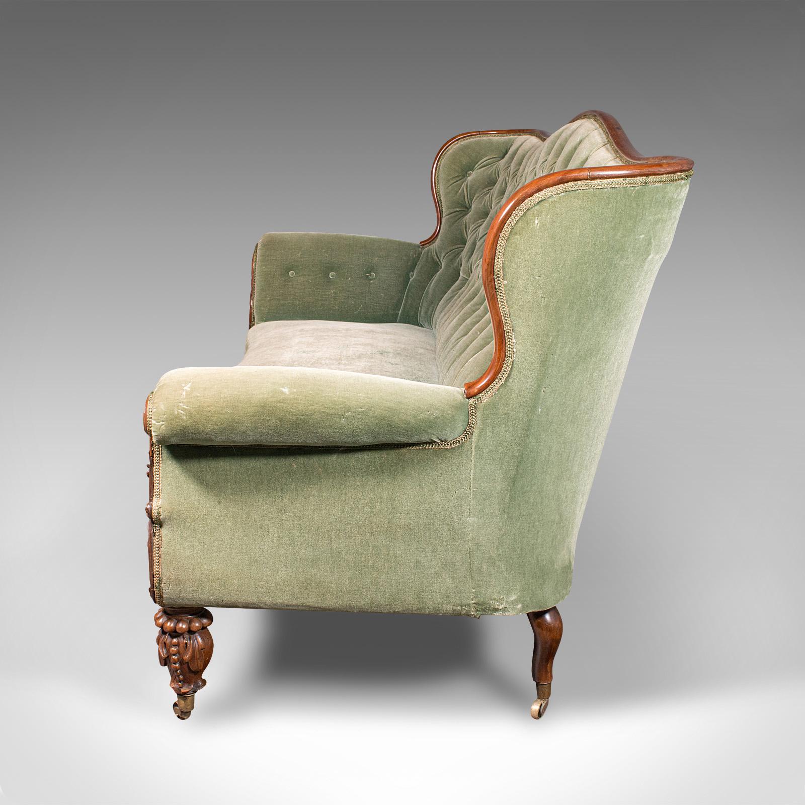 Début du XIXe siècle 7' Wide Antique Country House Sofa, English, Walnut, Button Back Settee, Regency en vente