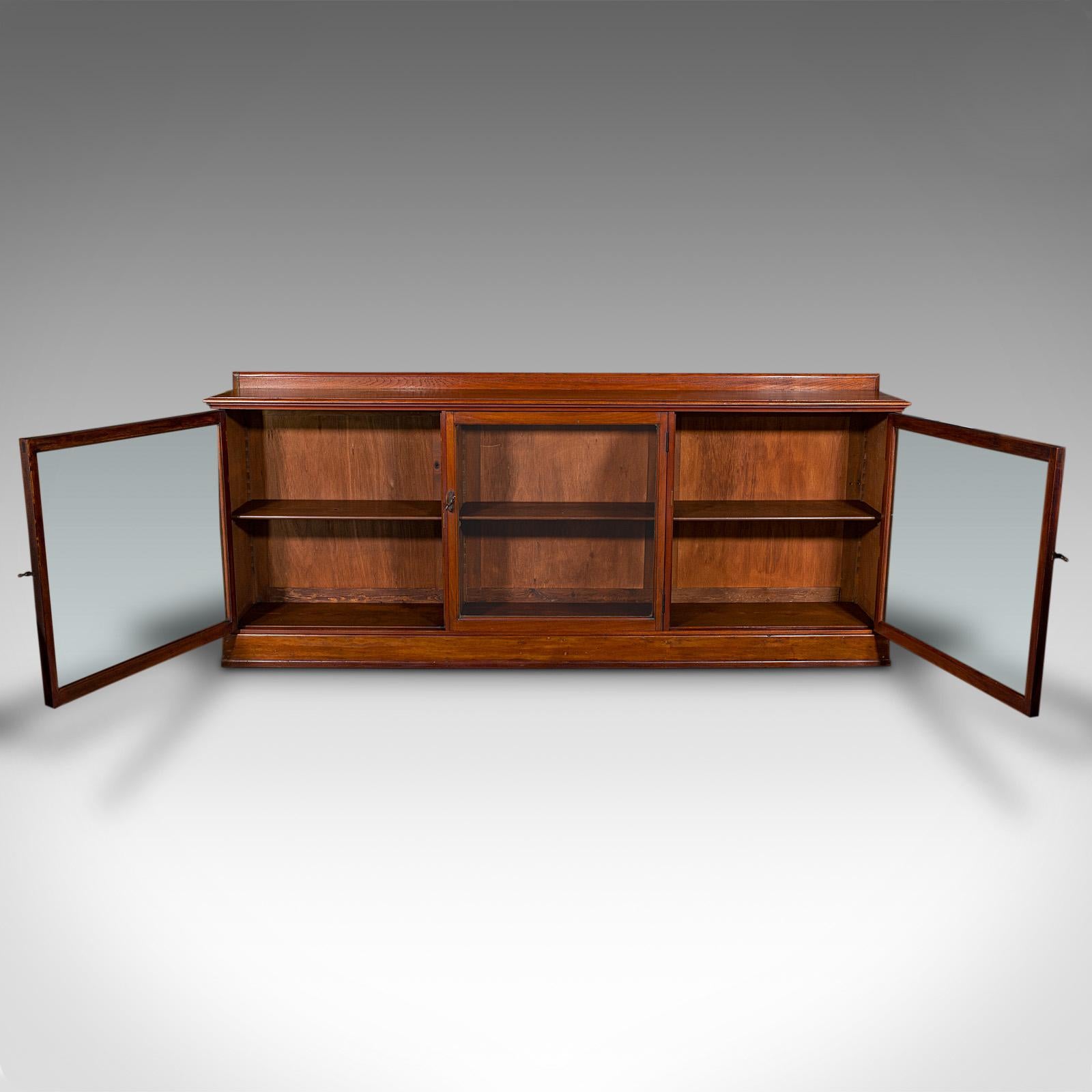 Primo vittoriano Libreria antica da museo larga 7', mobile da biblioteca smaltato, epoca vittoriana, C.C. in vendita