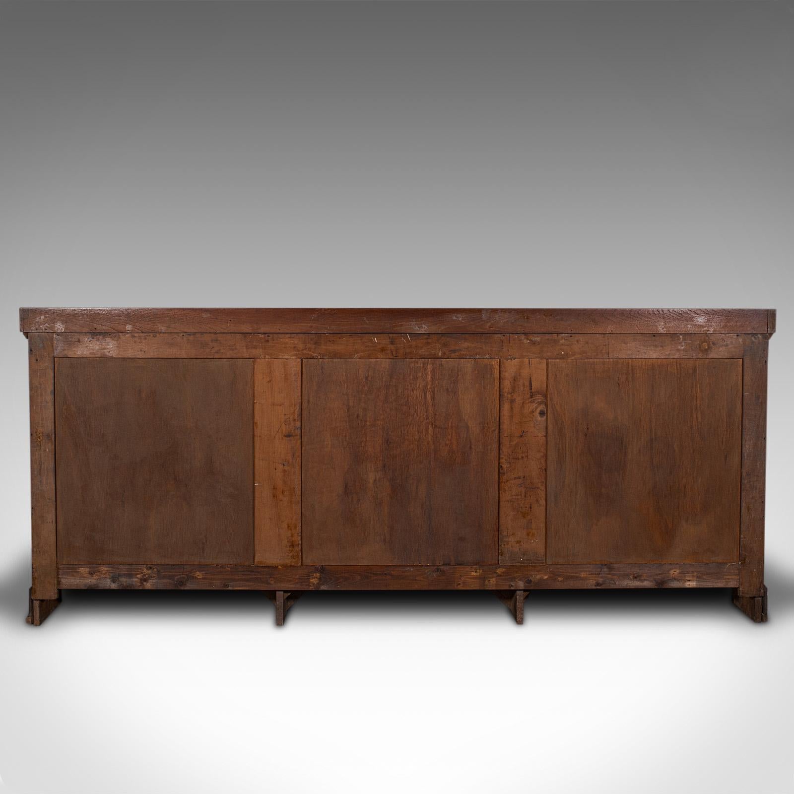 Legno Libreria antica da museo larga 7', mobile da biblioteca smaltato, epoca vittoriana, C.C. in vendita