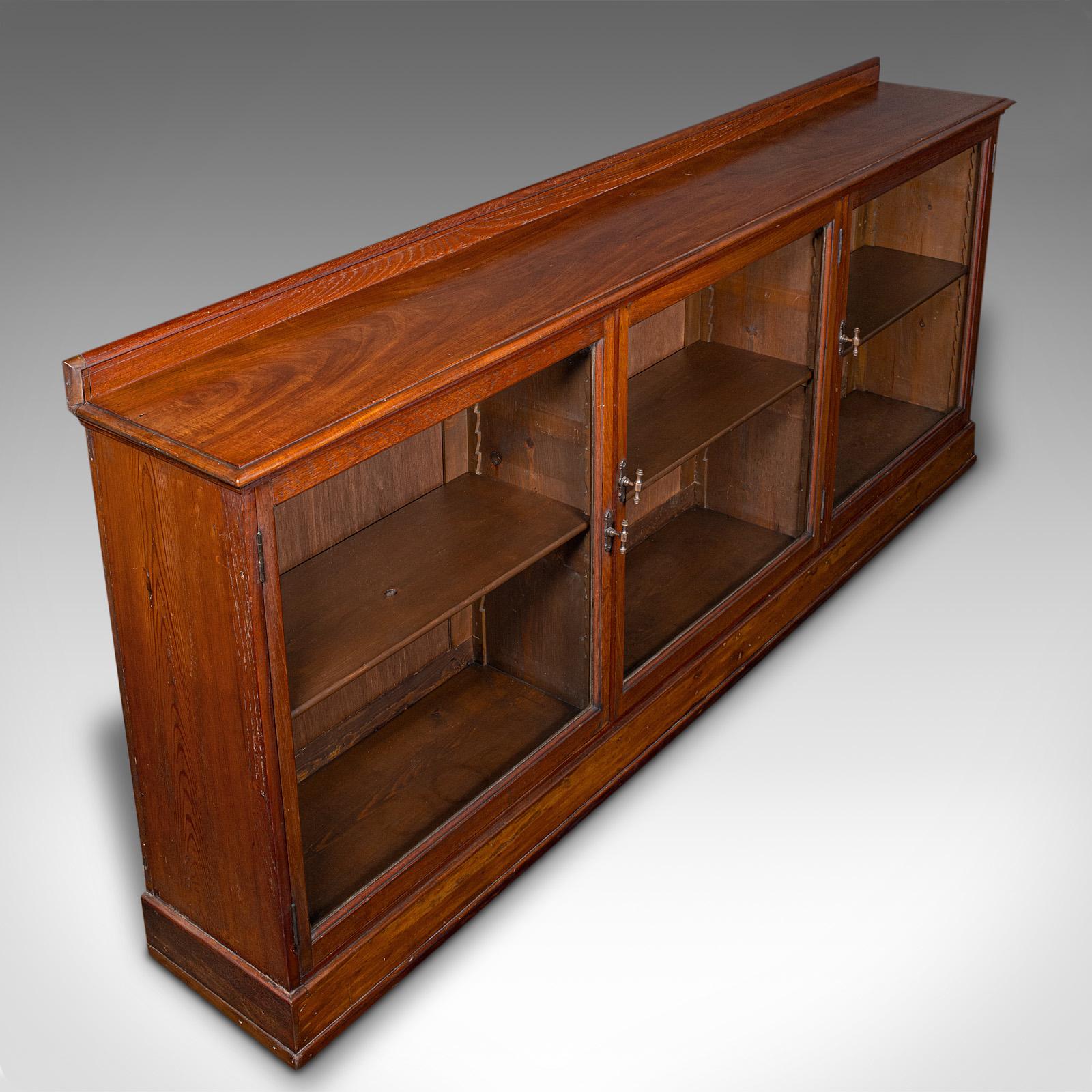 Libreria antica da museo larga 7', mobile da biblioteca smaltato, epoca vittoriana, C.C. in vendita 1