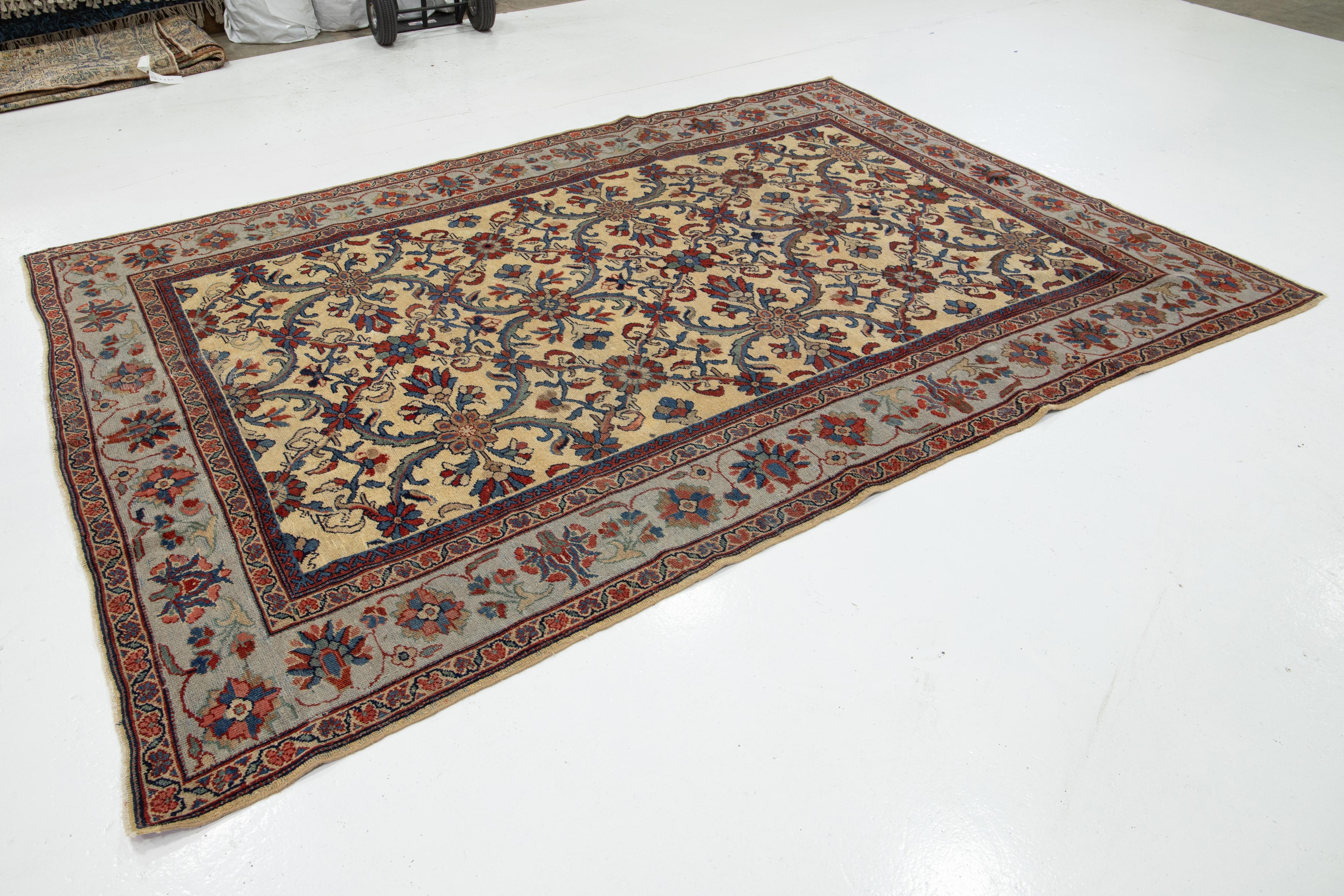 7 x 10 Antiker persischer Mahal handgefertigter Mahal-Wollteppich in Hellbraun mit Blumenmuster (Tabriz) im Angebot