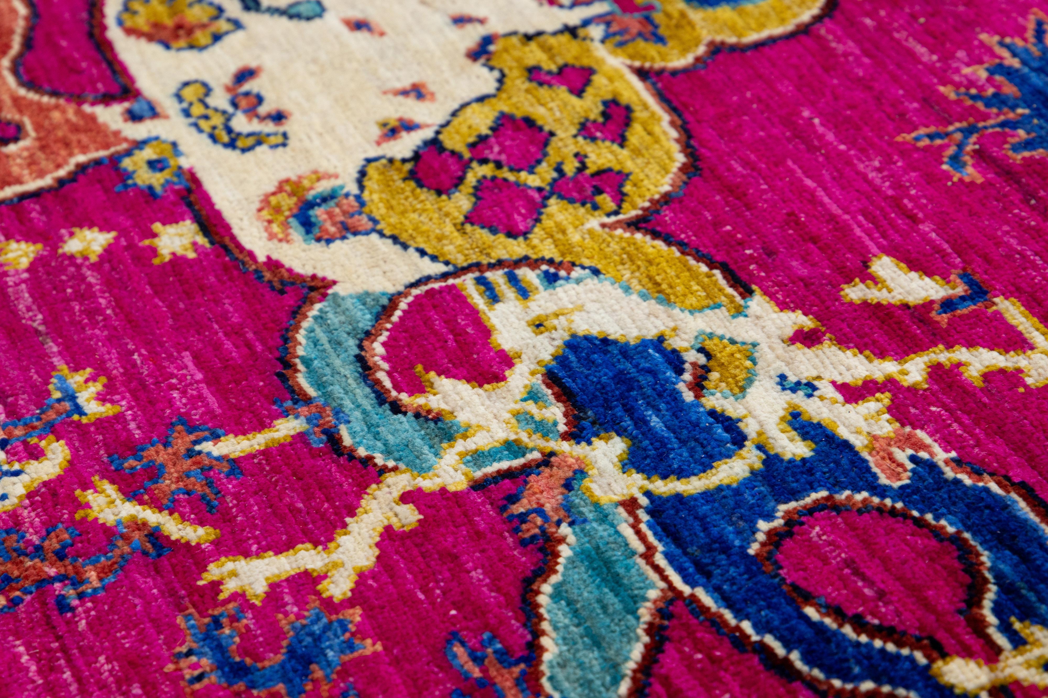 7 x 10 Tapis en laine rose, fait main, de style Modernity Chinese, avec un motif de dragon en vente 2