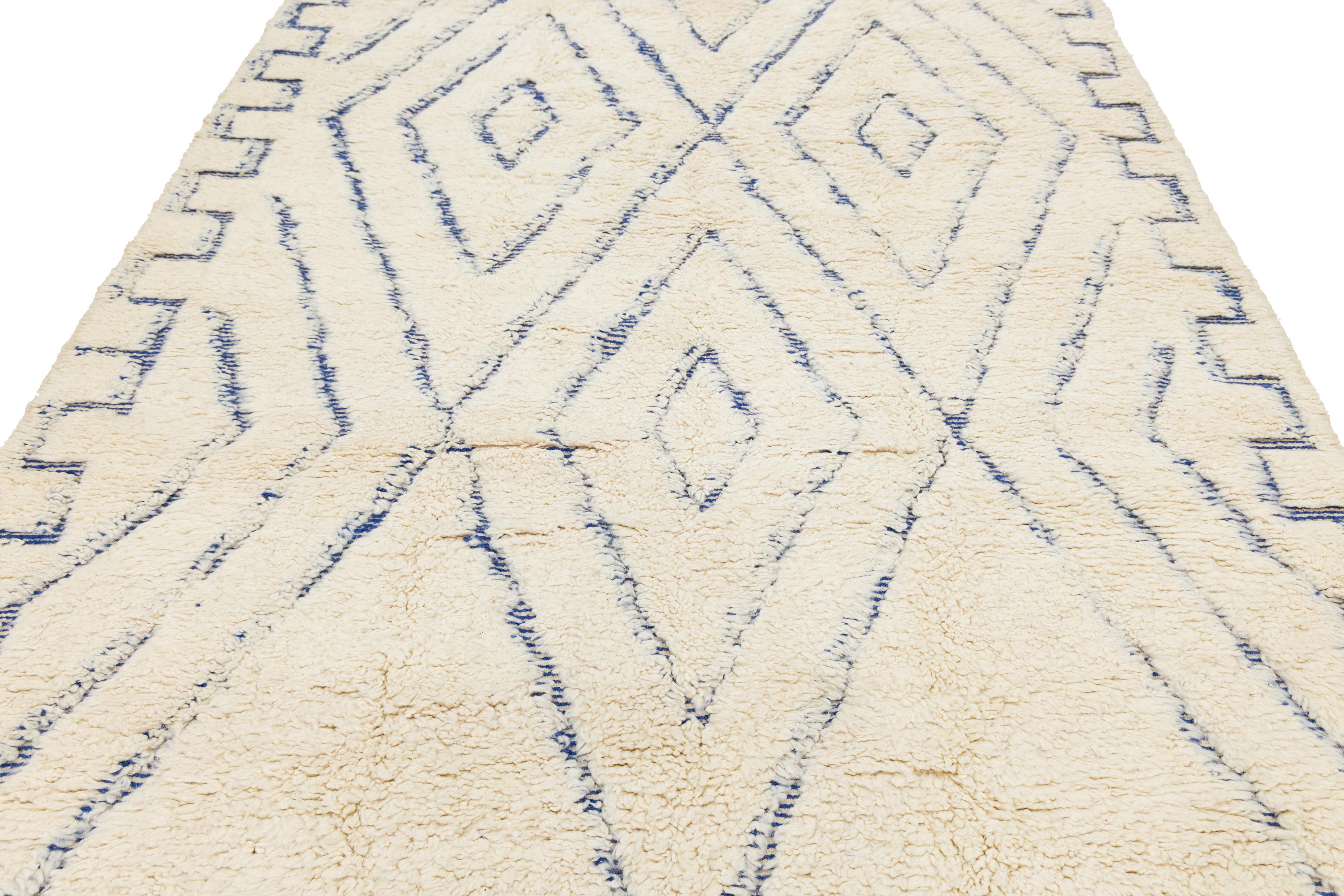 7 x 10 Modern Moroccan Style Ivory Wool Rug With Geometric Pattern im Zustand „Neu“ im Angebot in Norwalk, CT