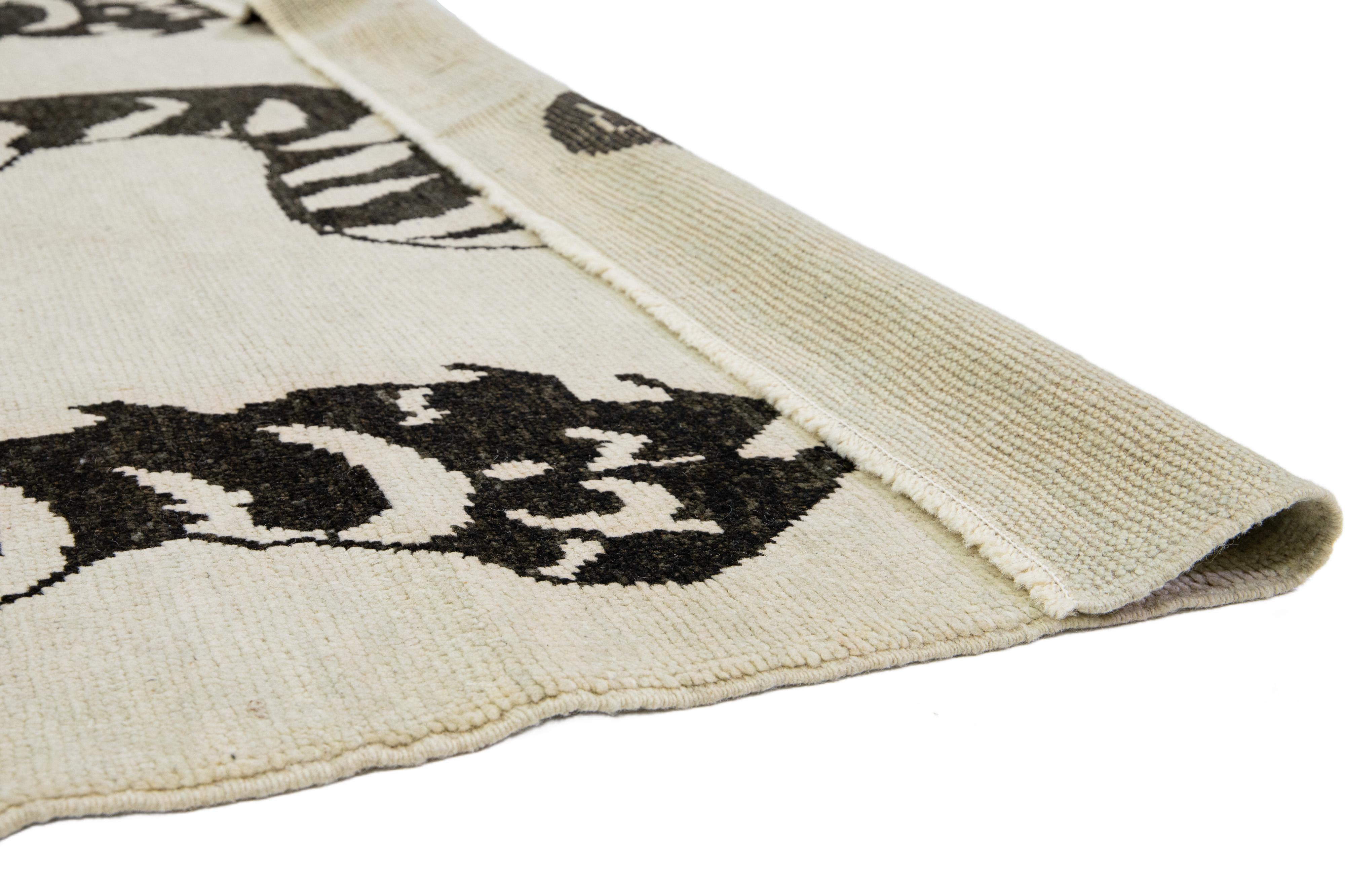 7 x 11 Alfombra contemporánea de lana hecha a mano con diseño de tigre en beige y negro Art Decó en venta