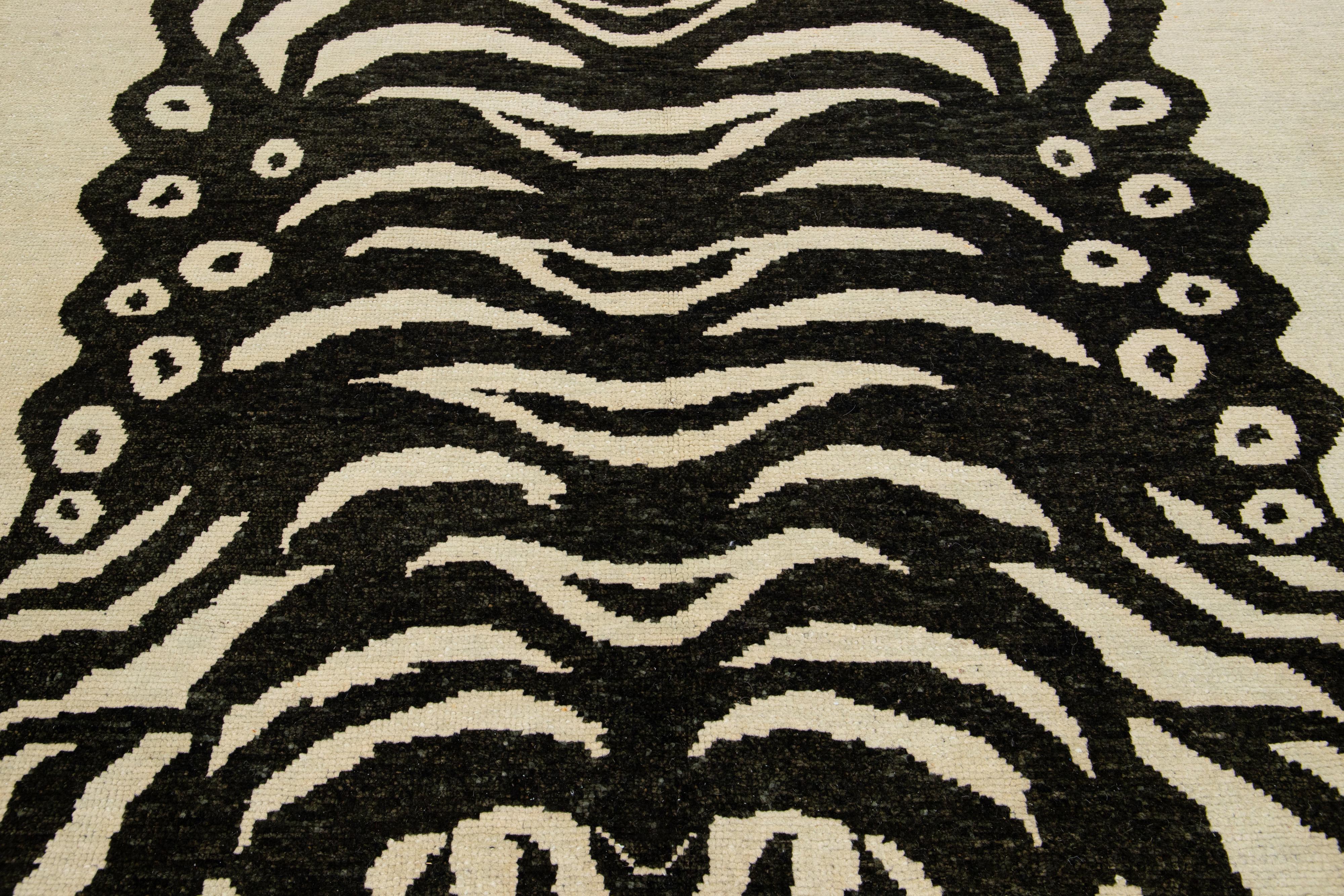 7 x 11 Handmade Contemporary Wool tiger Rug Designed In Beige and Black For Sale 3