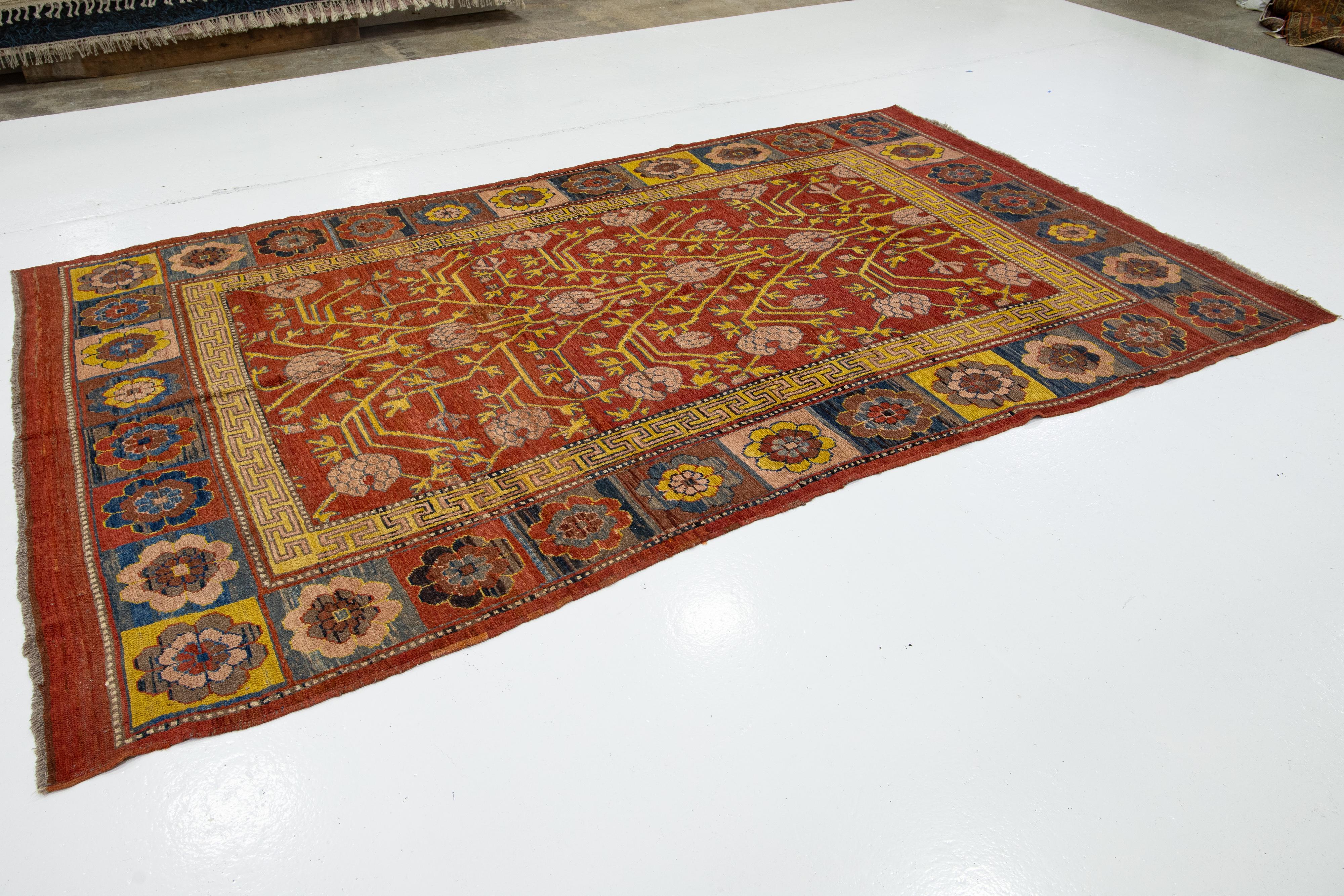 Tappeto in lana Kohtan rosso 7 x 11 fatto a mano in stile vintage in vendita 3