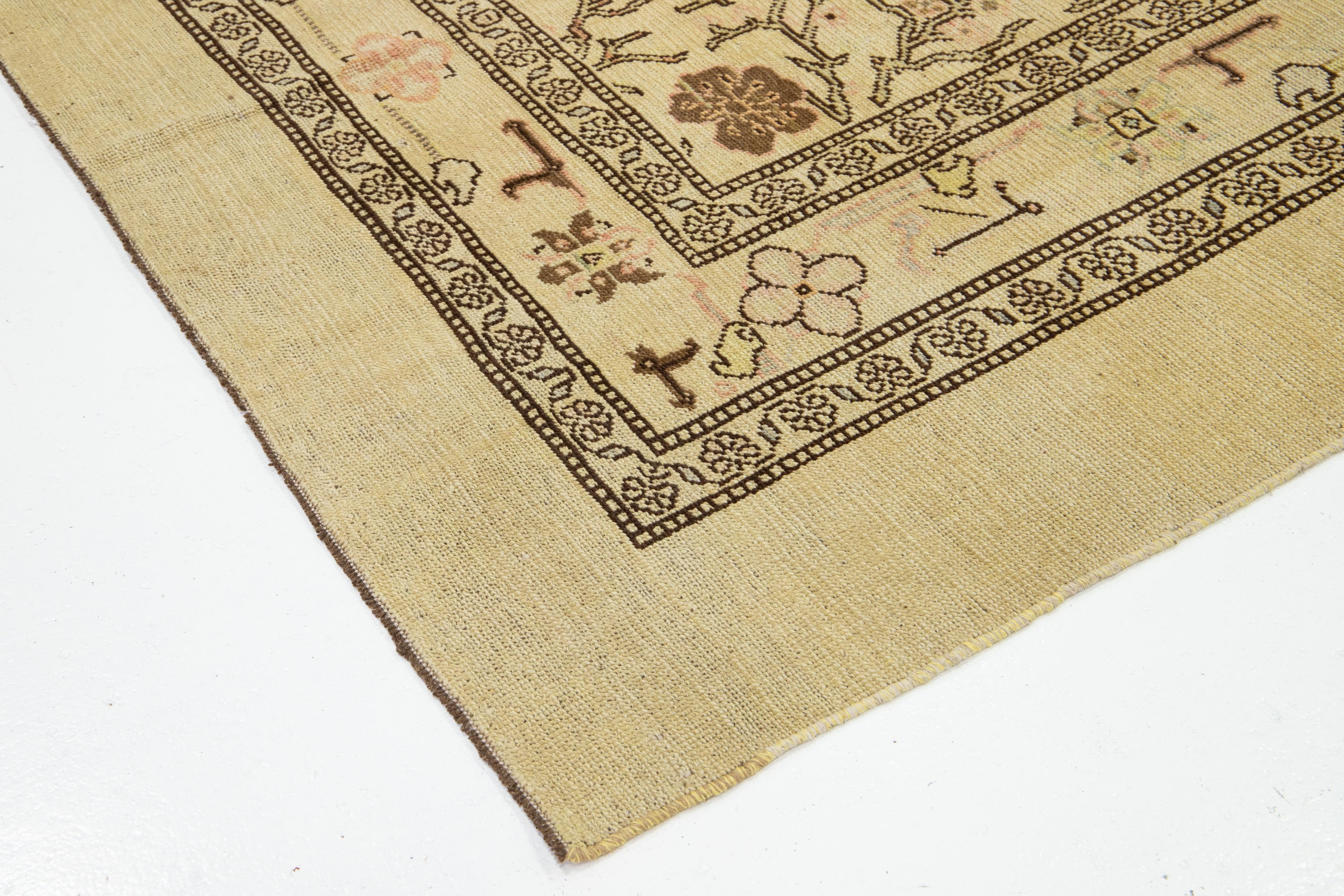 7 x 12 Moderner Revival-Wollteppich Handgefertigt in Hellbraun mit Blumenmuster im Angebot 3
