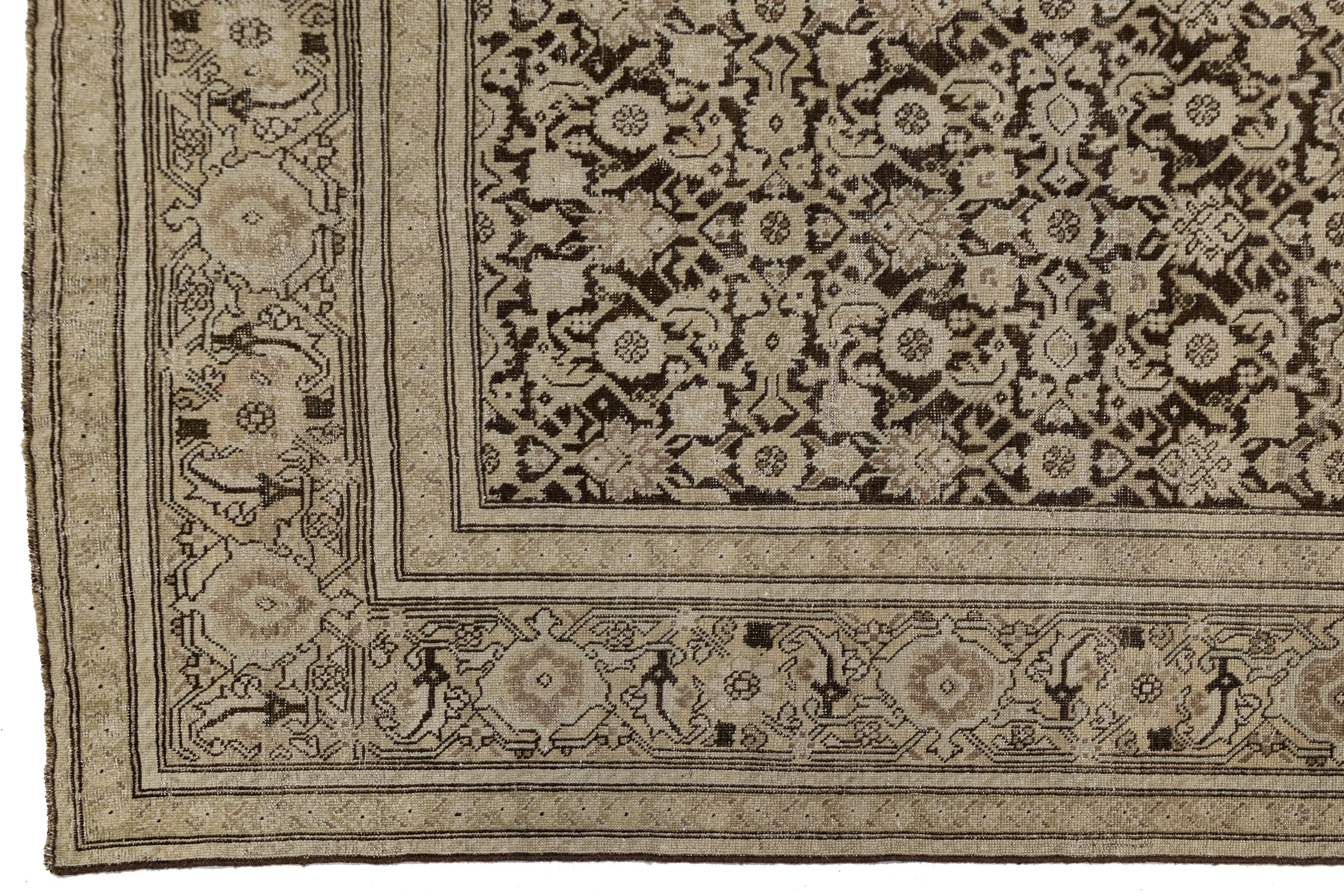 7 x 19 Antiker Malayer Wollteppich in warmem Beige mit floralen persischen Details im Angebot 4