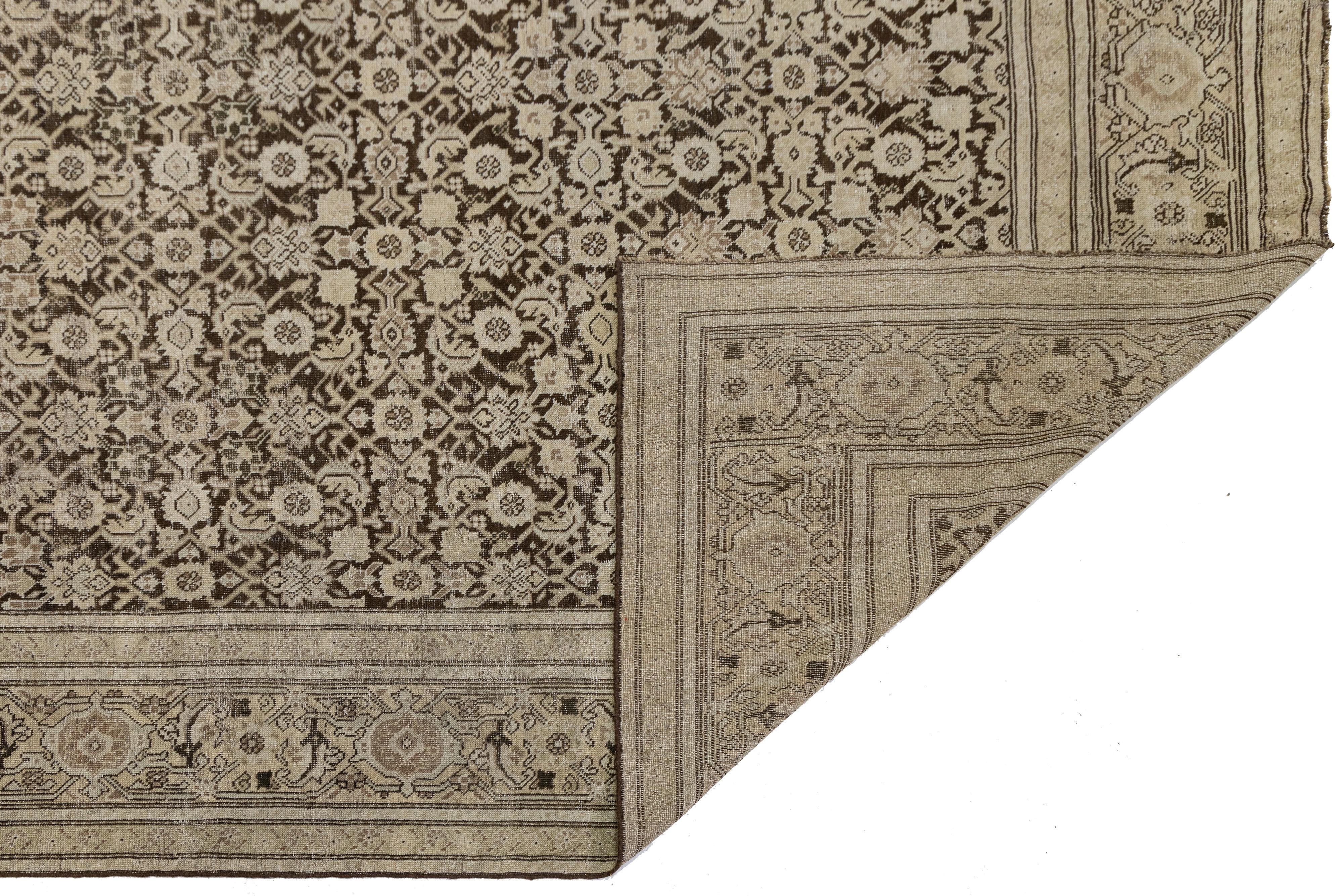 7 x 19 Antiker Malayer Wollteppich in warmem Beige mit floralen persischen Details (Persisch) im Angebot