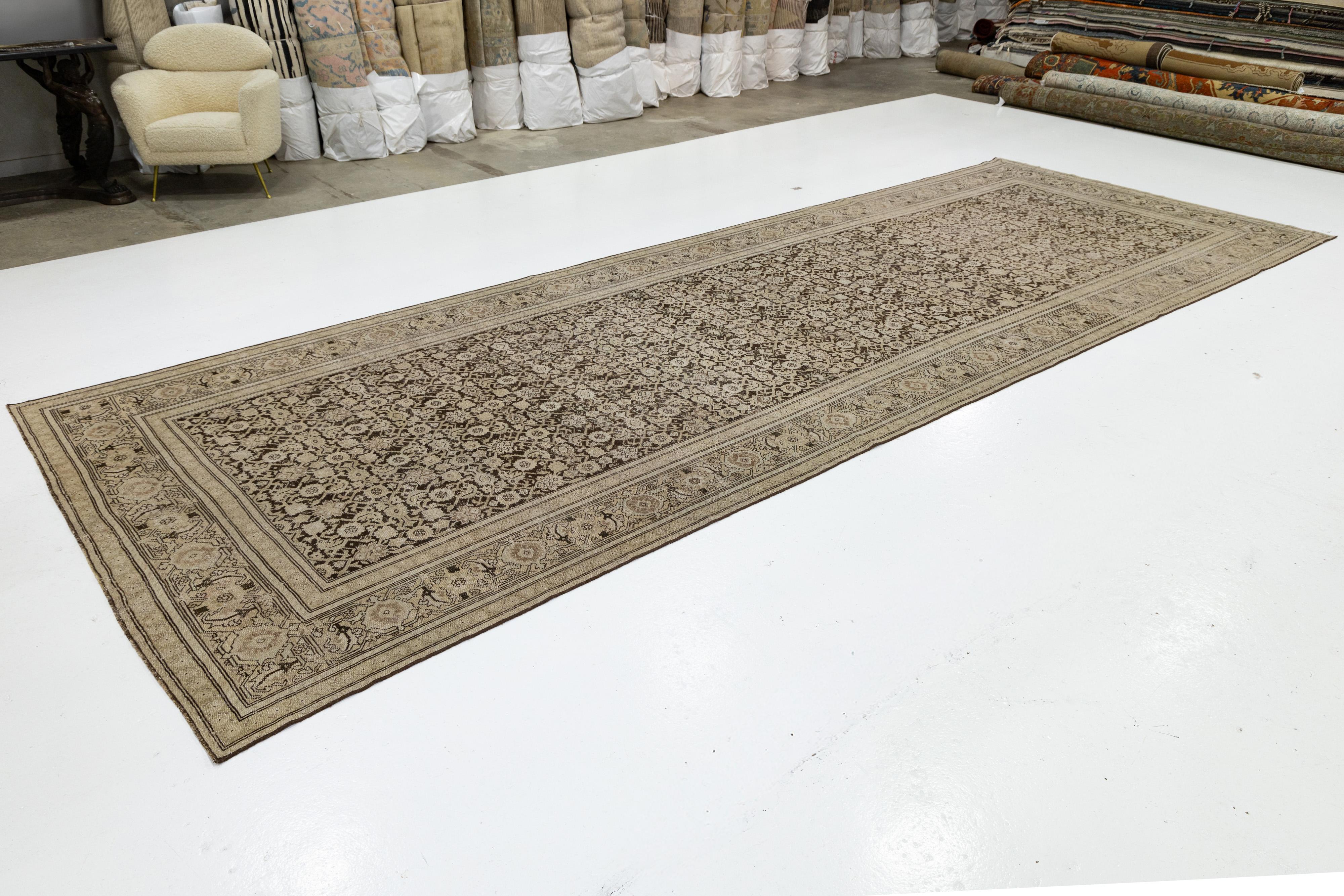 7 x 19 Antiker Malayer Wollteppich in warmem Beige mit floralen persischen Details (Handgeknüpft) im Angebot