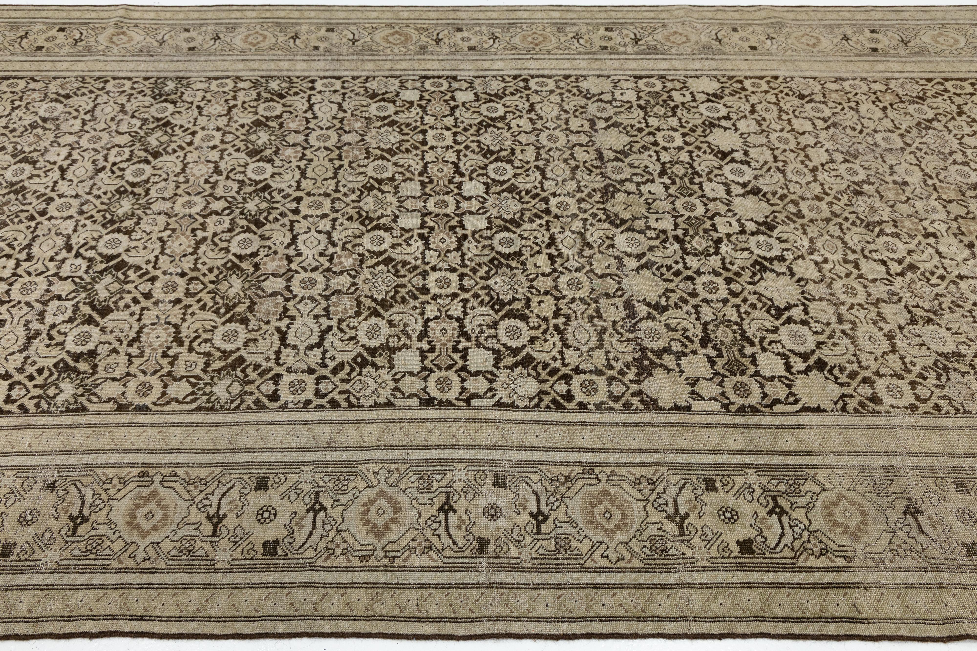 7 x 19 Antiker Malayer Wollteppich in warmem Beige mit floralen persischen Details (20. Jahrhundert) im Angebot