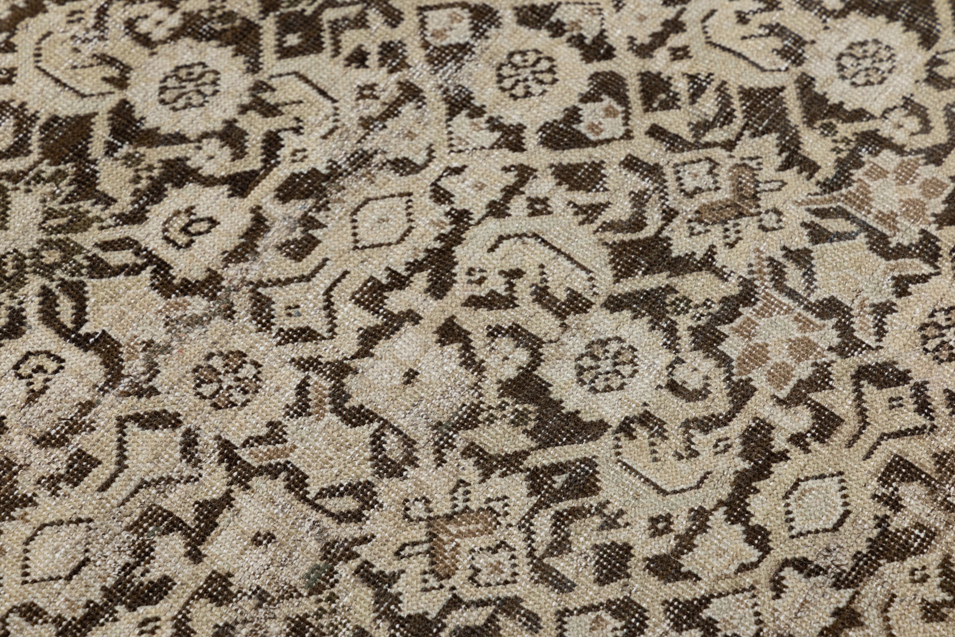 7 x 19 Antiker Malayer Wollteppich in warmem Beige mit floralen persischen Details (Wolle) im Angebot