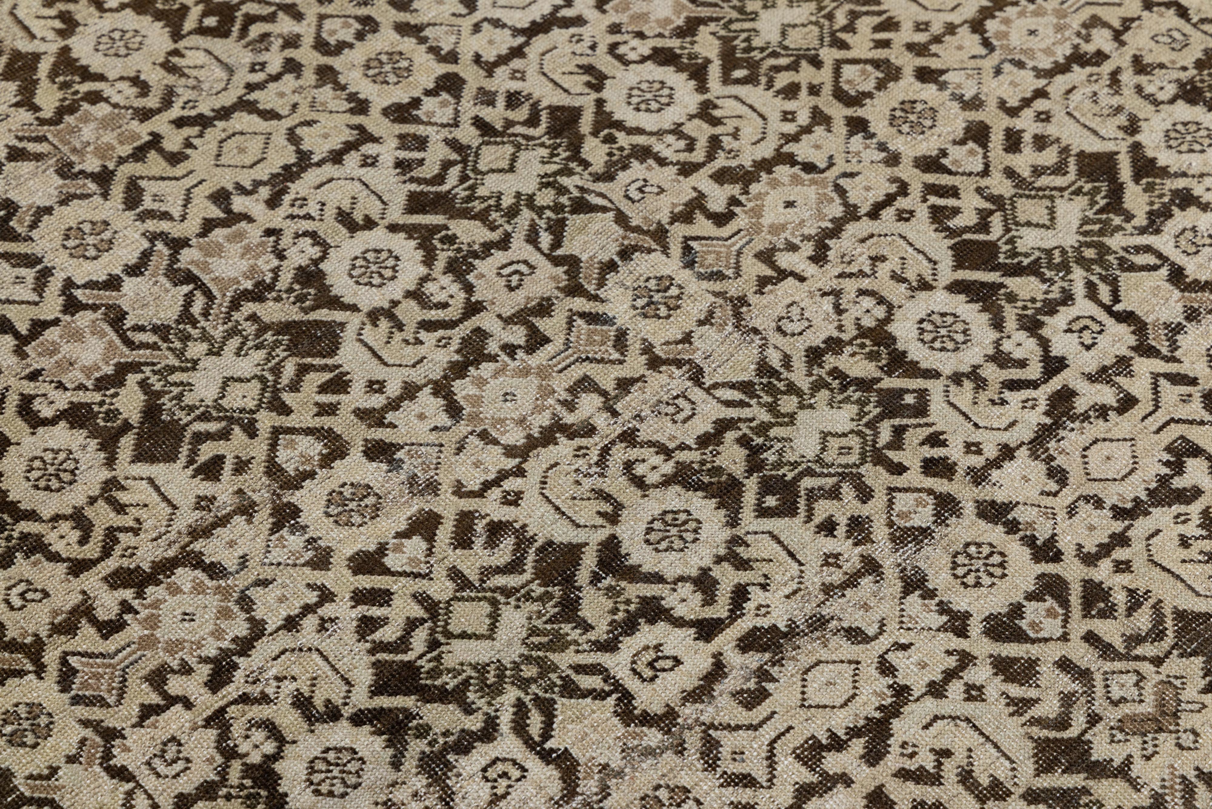 7 x 19 Antiker Malayer Wollteppich in warmem Beige mit floralen persischen Details im Angebot 2