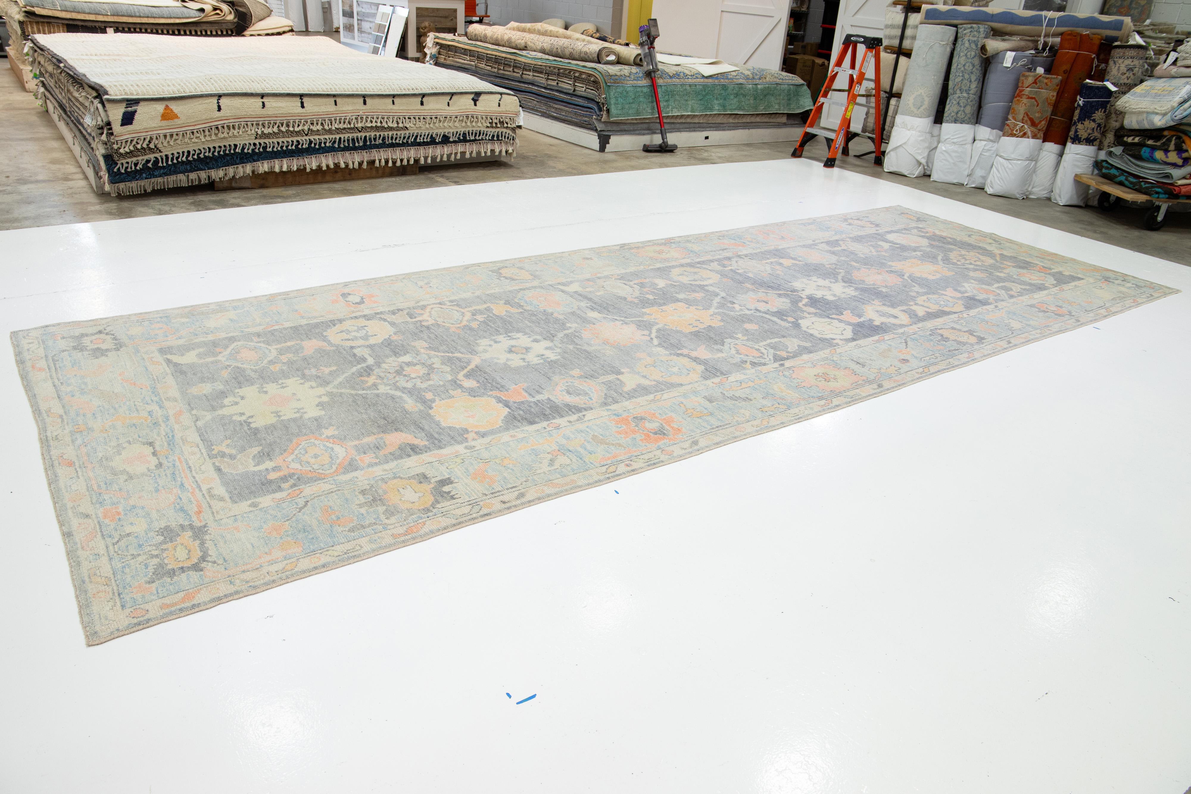 7 x 20 Übergroßer moderner türkischer Oushak-Wollteppich in Hellgrau im Zustand „Neu“ im Angebot in Norwalk, CT