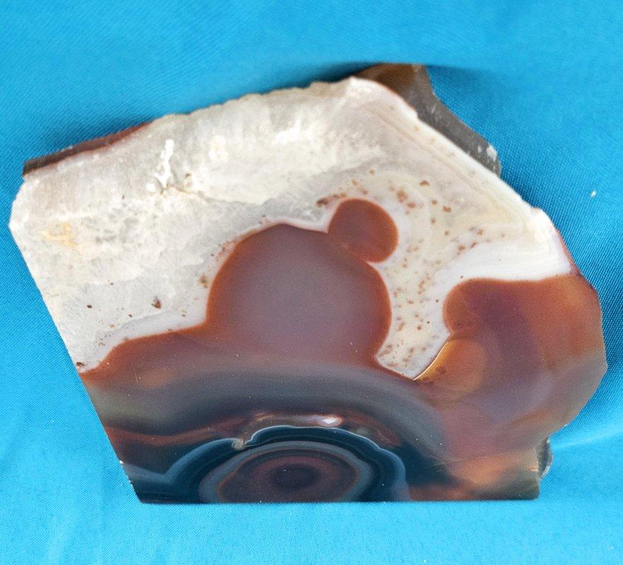 Unknown 7 x 6.5 x .75 inch Agate (or Onyx?) Slab with crystal/druzy areas For Sale