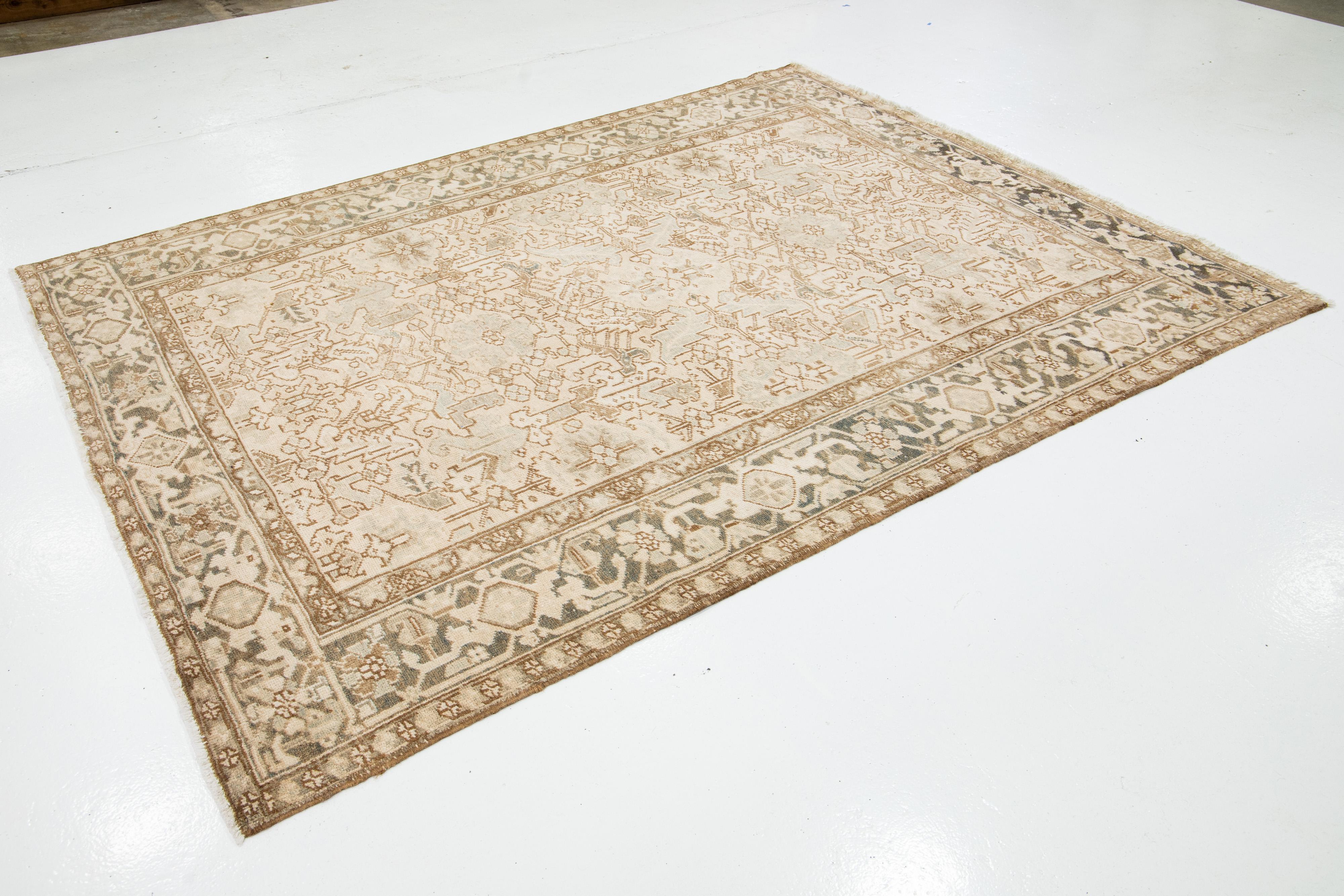 7 x 9 Handmade Beige Wool Rug Persian Heriz With Allover Pattern  In Excellent Condition For Sale In Norwalk, CT