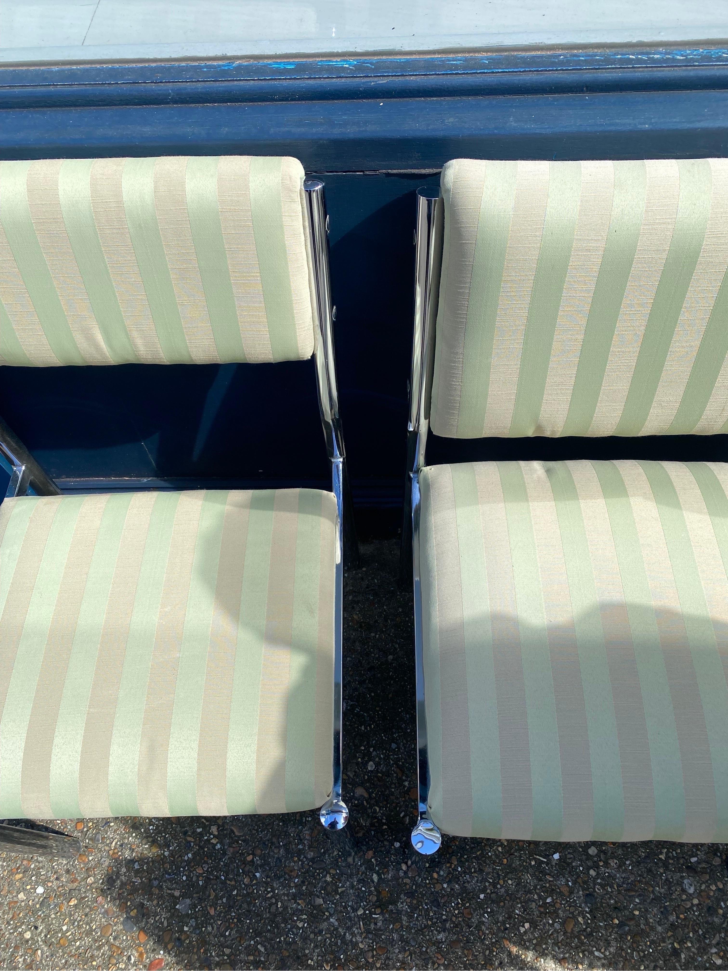 7 chaises de salle à manger chromées des années 1970 Hollywood Regency Modernist Vintage Table italienne en vente 15