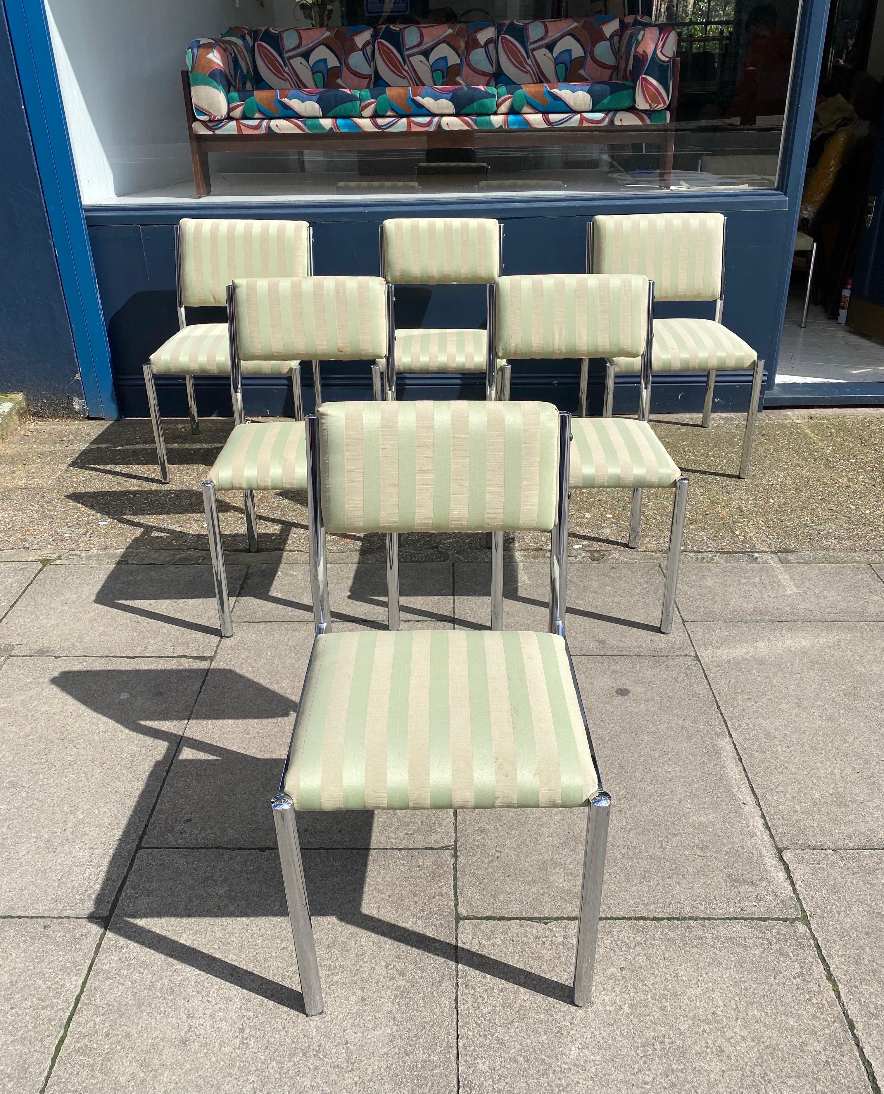7 chaises de salle à manger chromées des années 1970 Hollywood Regency Modernist Vintage Table italienne Bon état - En vente à London, GB