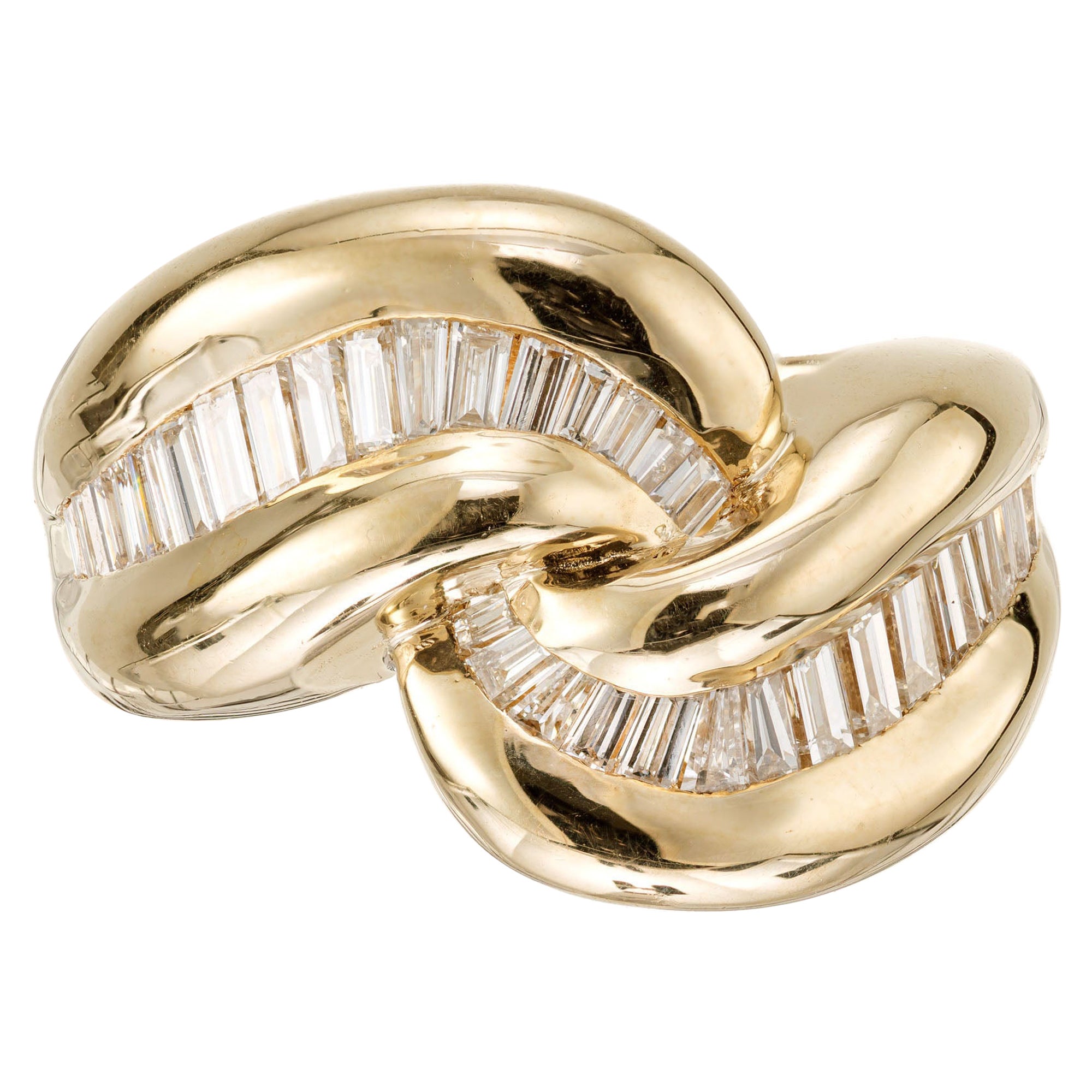 Anello da cocktail con vortice di diamanti da .70 carati in oro in vendita